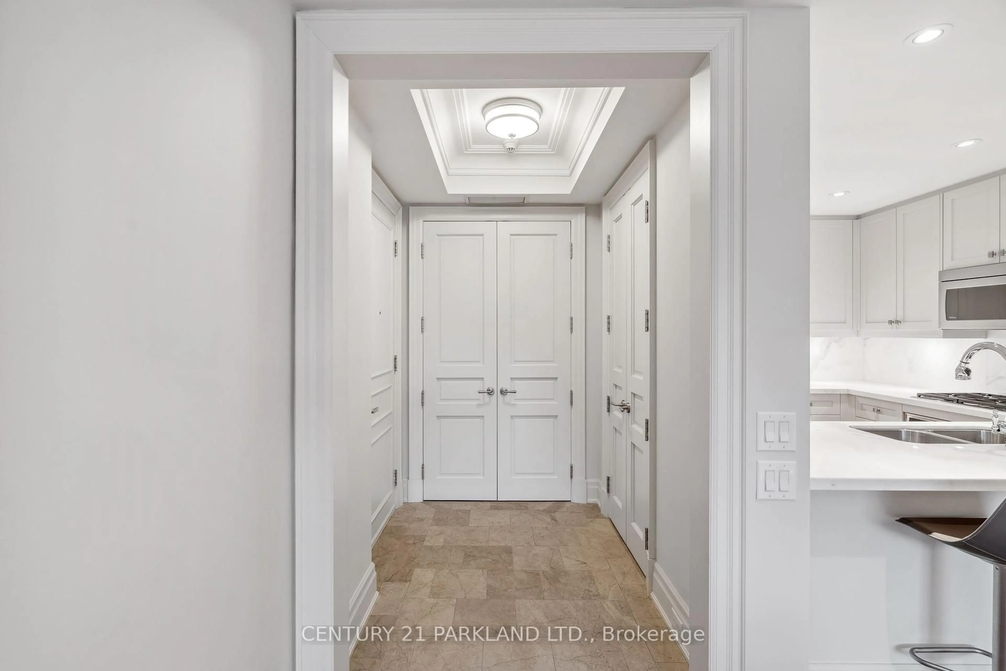 Indoor entryway for 155 St Clair Ave #409, Toronto Ontario M4V 0A1