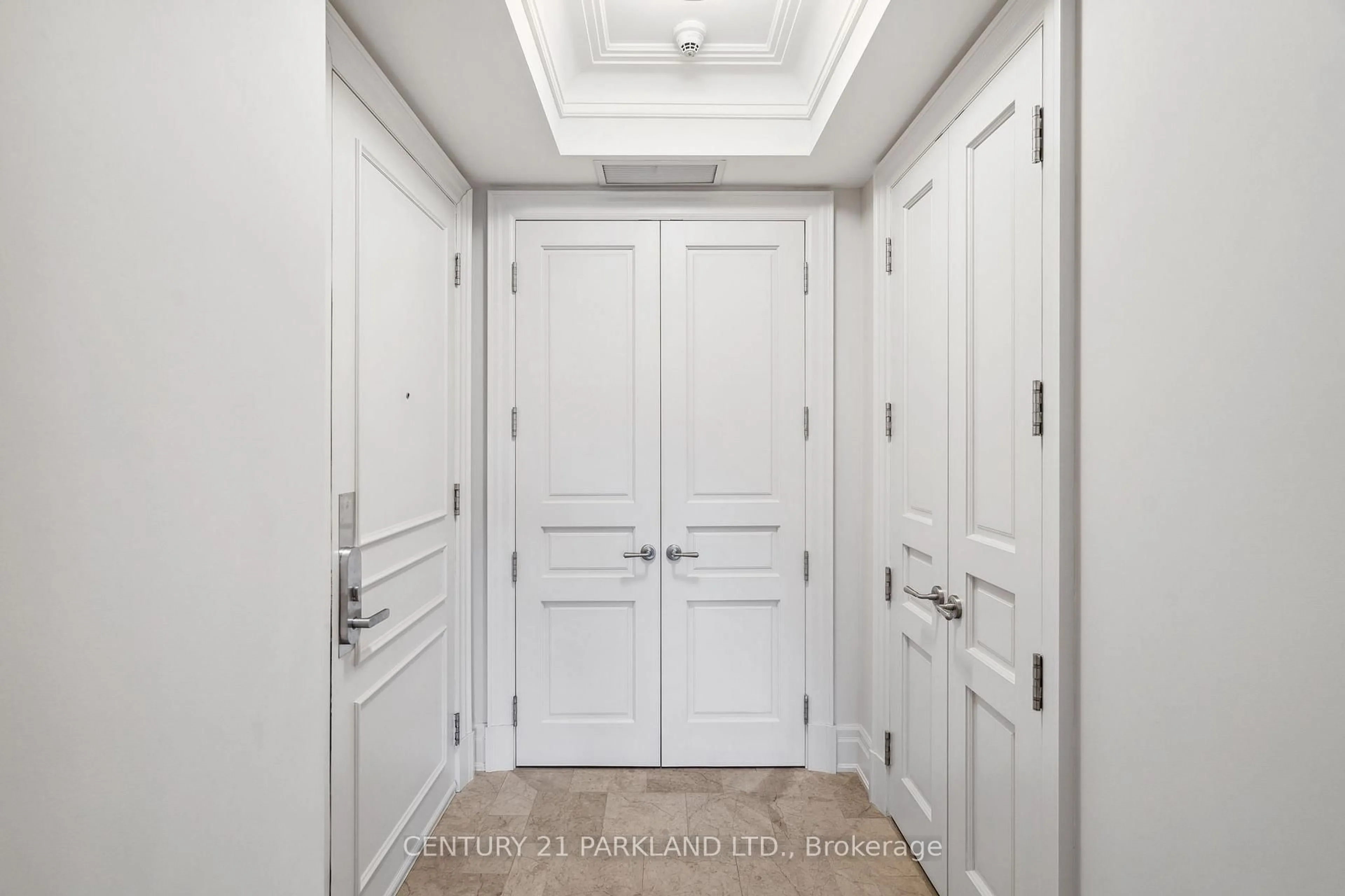 Indoor entryway for 155 St Clair Ave #409, Toronto Ontario M4V 0A1