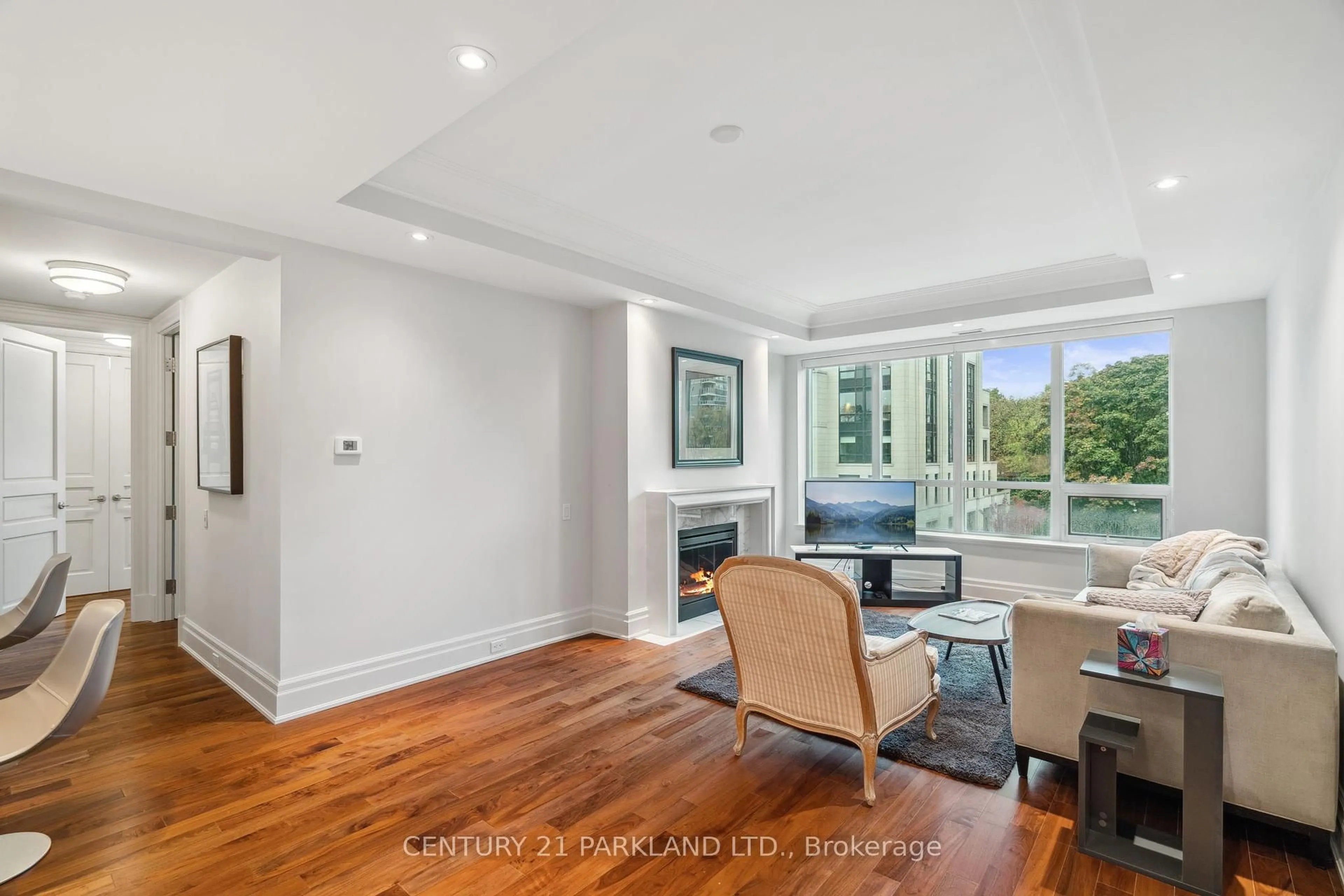 A pic of a room for 155 St Clair Ave #409, Toronto Ontario M4V 0A1