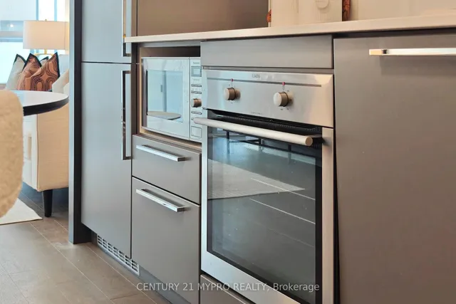 Additional property image - 15 Grenville St Unit 1007