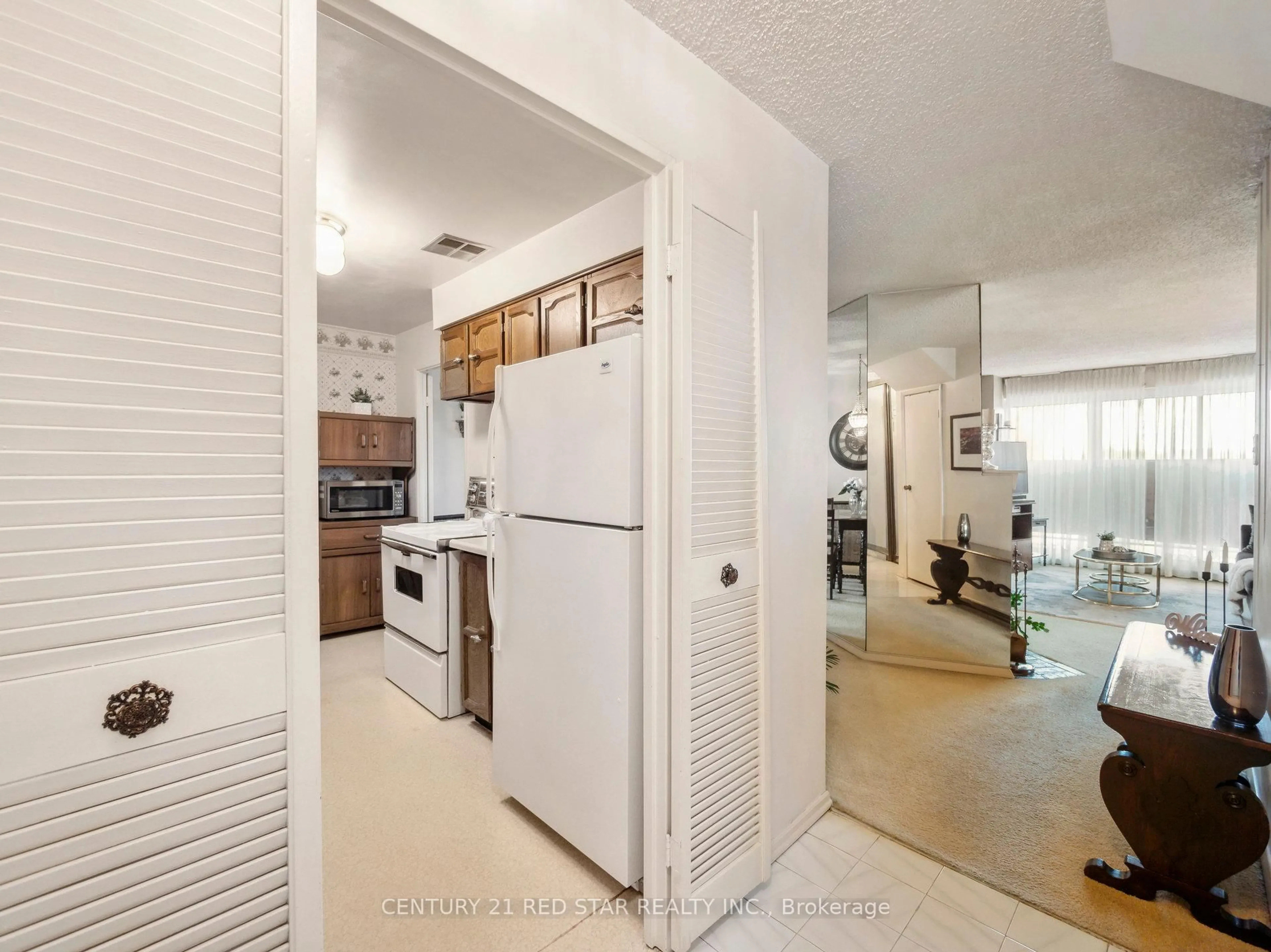 Open concept kitchen, unknown for 4001 Don Mills Rd #332, Toronto Ontario M2H 3J8