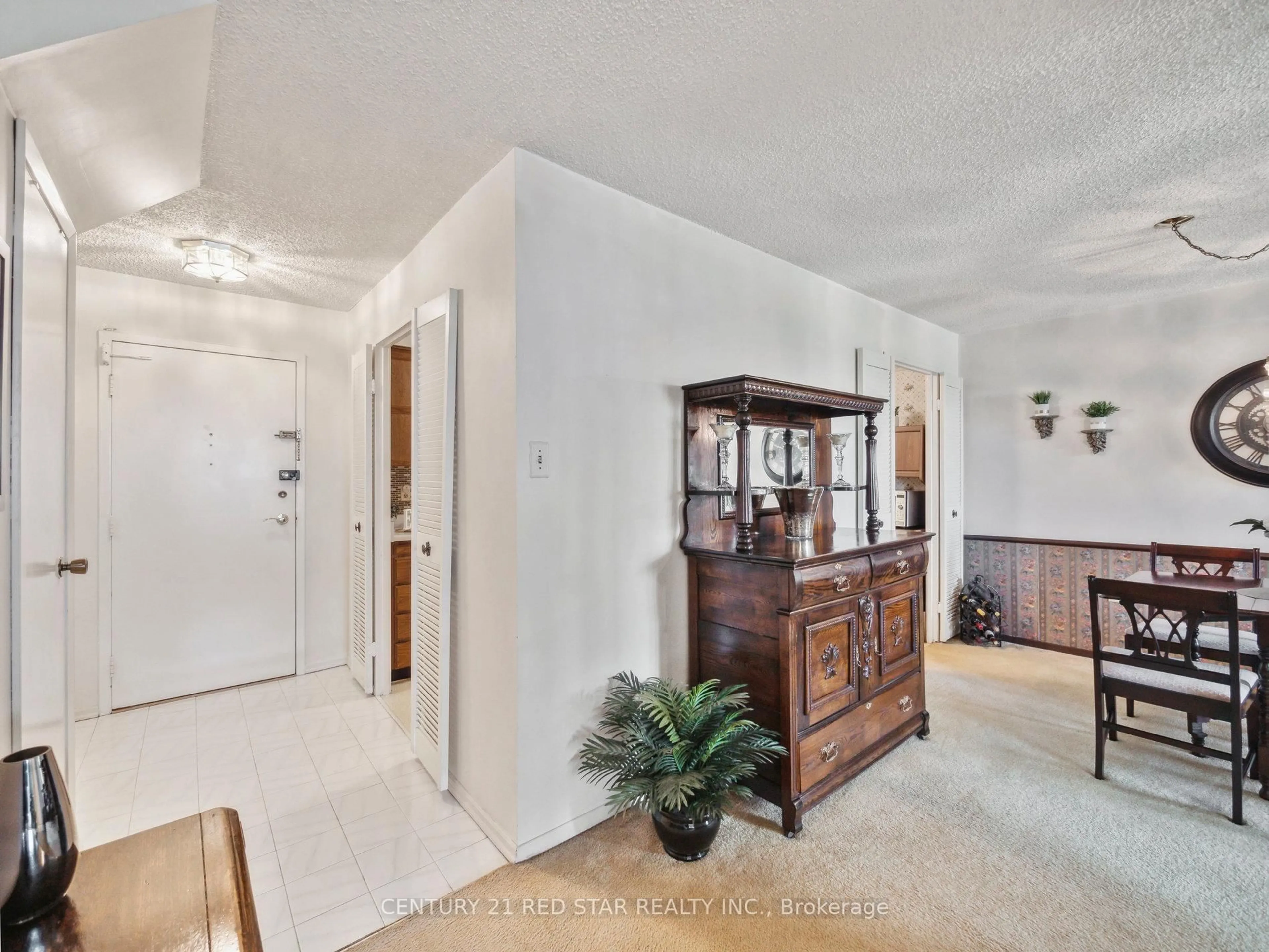 Indoor foyer for 4001 Don Mills Rd #332, Toronto Ontario M2H 3J8
