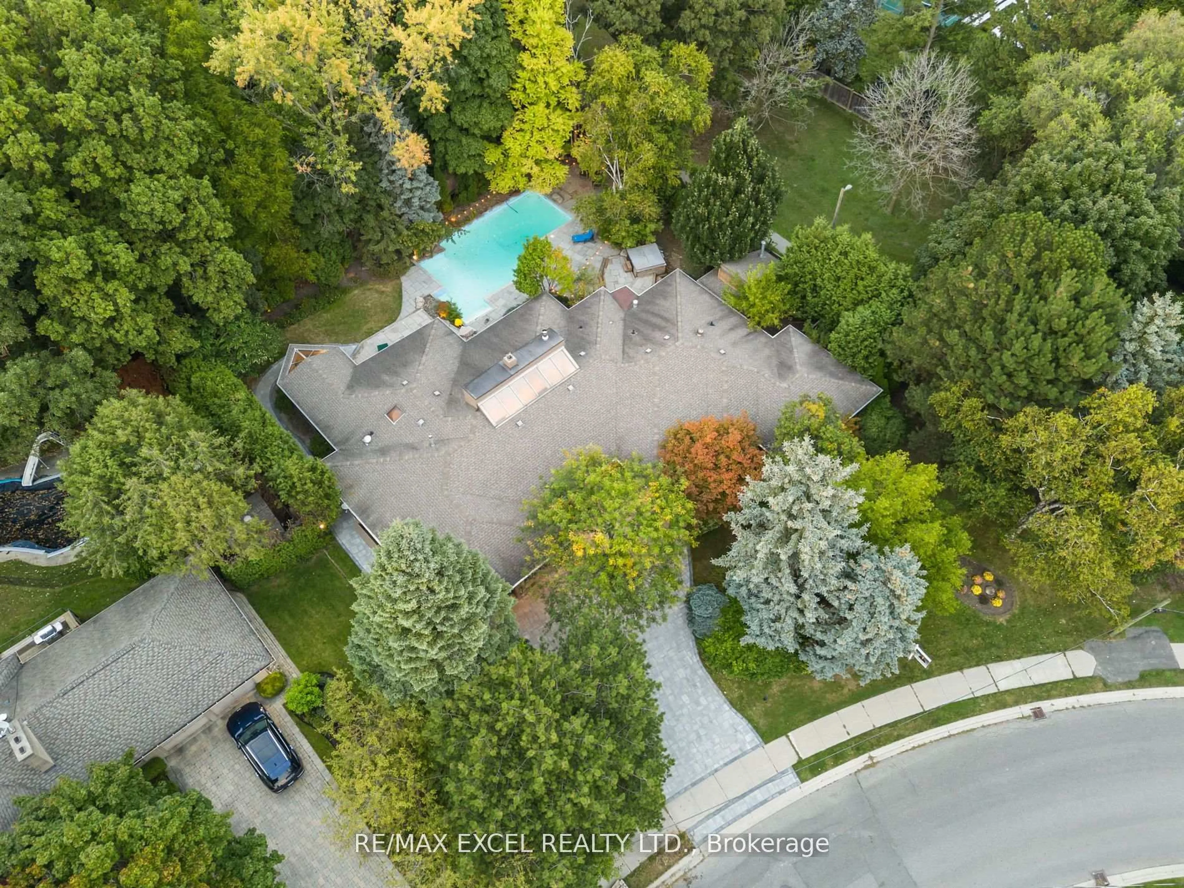 A pic from outside/outdoor area/front of a property/back of a property/a pic from drone, unknown for 62 Wimpole Dr, Toronto Ontario M2L 2L3
