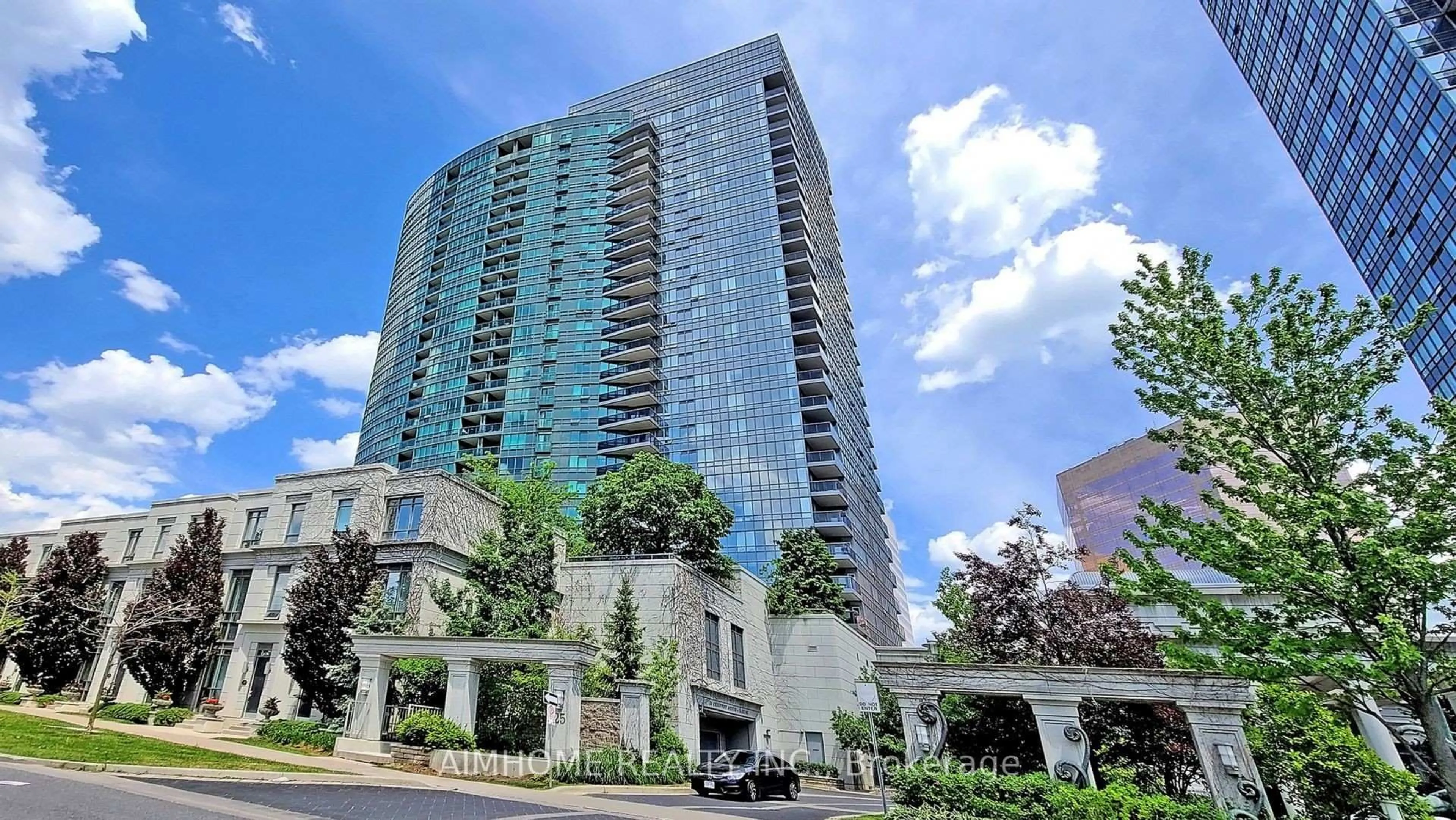 Indoor foyer for 25 Greenview Ave #720, Toronto Ontario M2M 1R2