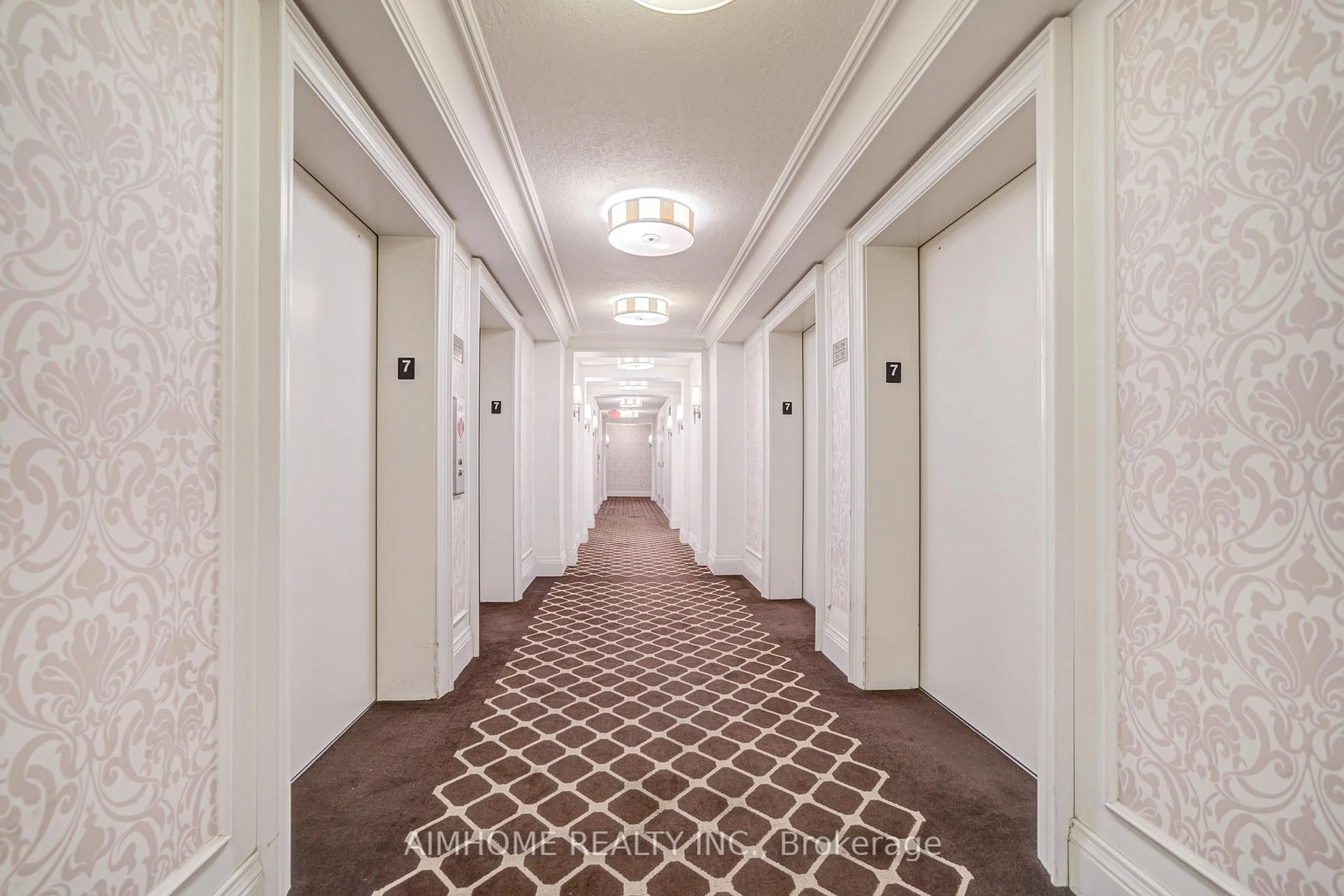Indoor foyer for 25 Greenview Ave #720, Toronto Ontario M2M 1R2