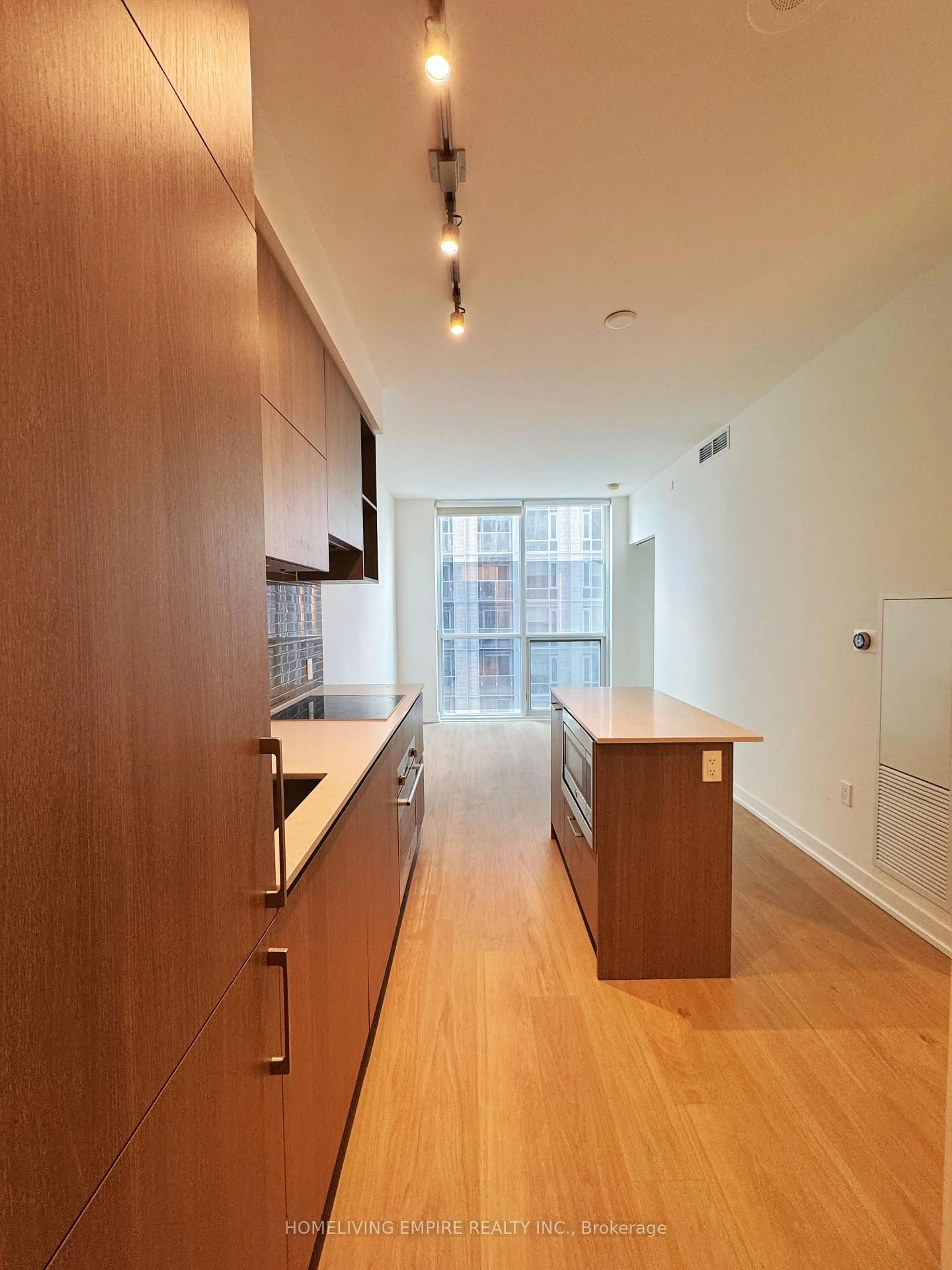 Standard kitchen, wood/laminate floor for 1 Yorkville Ave #1703, Toronto Ontario M4W 1L1