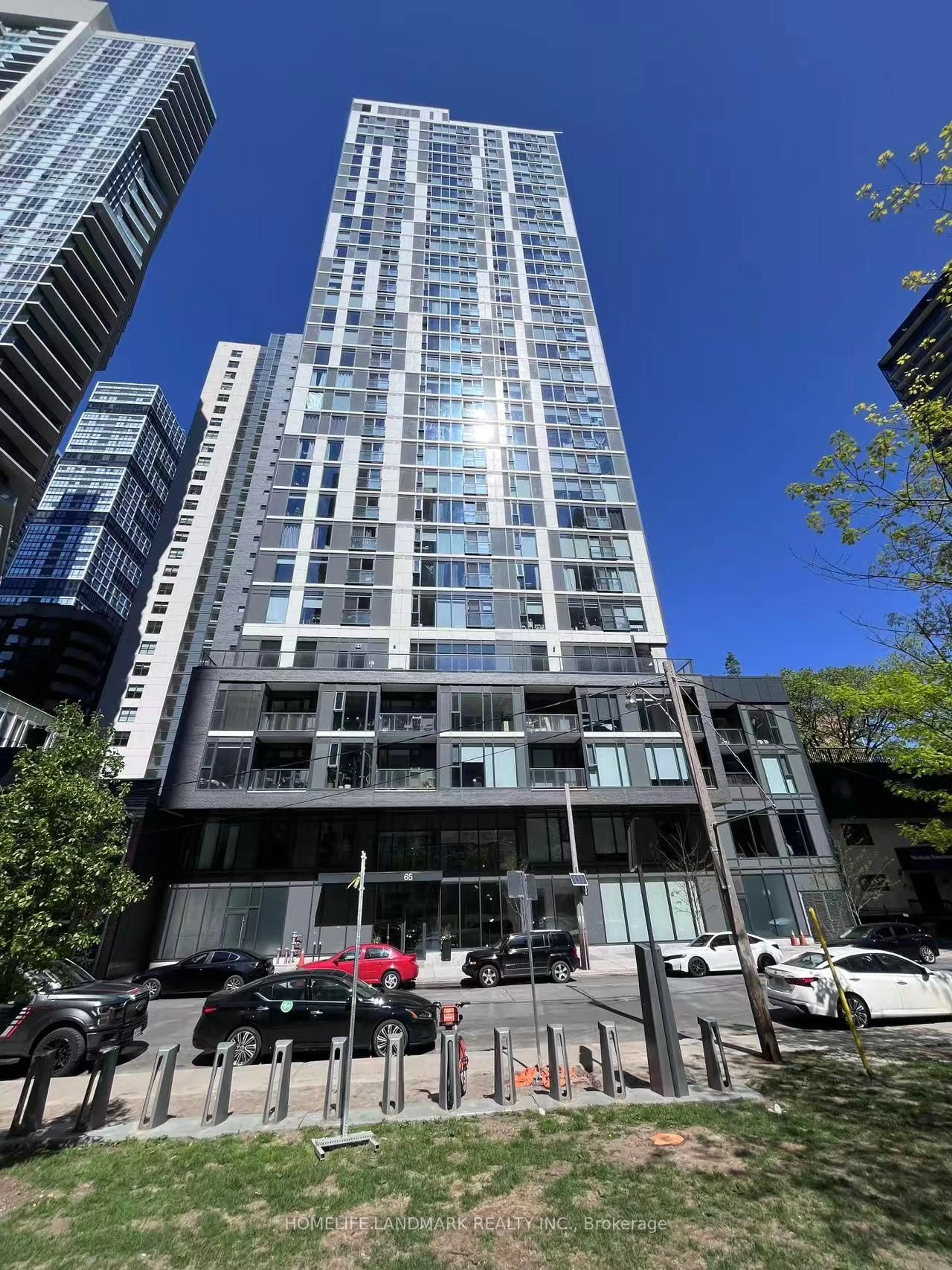 Unknown for 65 Mutual St #704, Toronto Ontario M5B 0E5