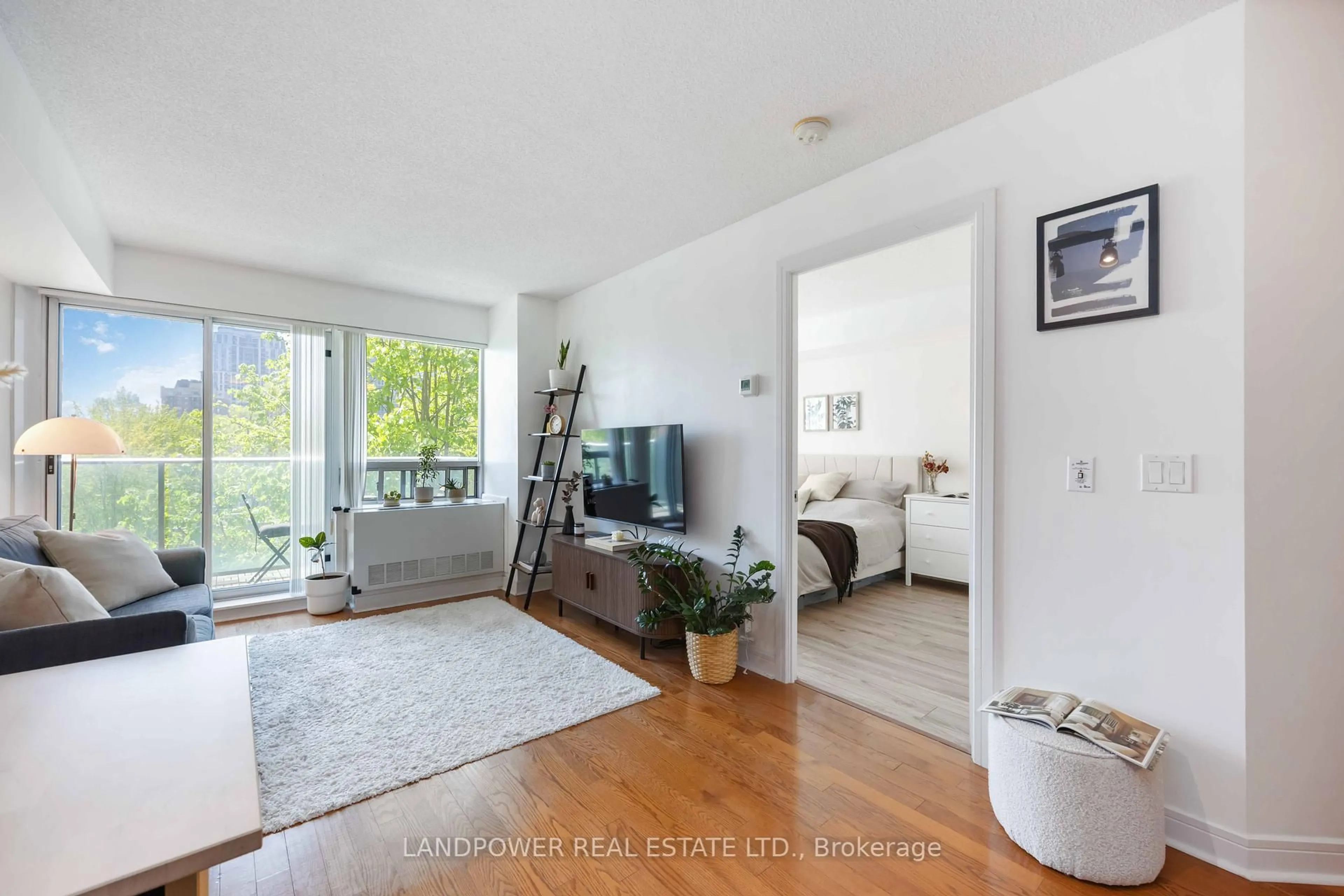 Living room with furniture, wood/laminate floor for 31 Bales Ave #512, Toronto Ontario M2N 7L6