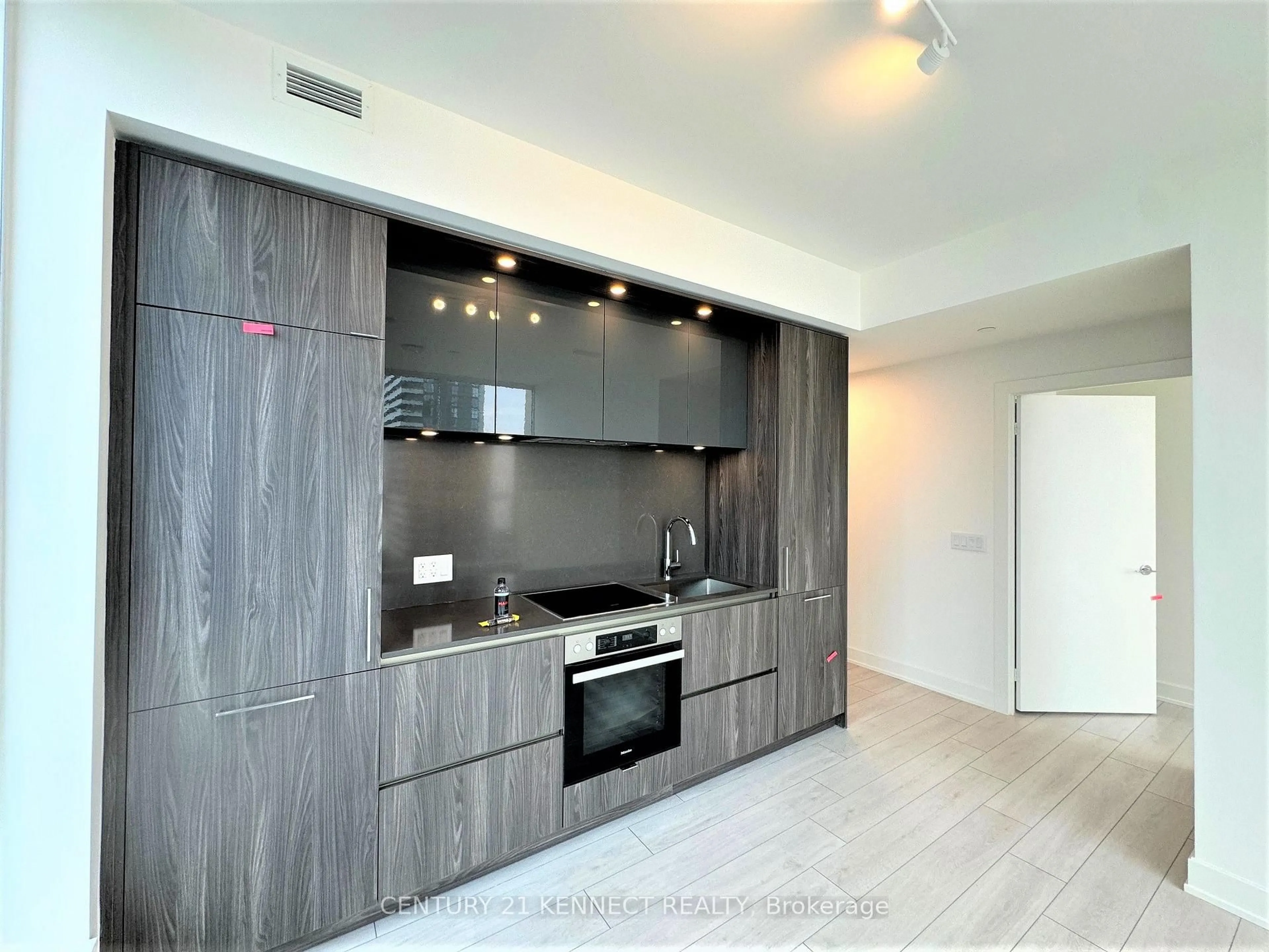 Unknown for 15 Mercer St #2802, Toronto Ontario M5T 0T8
