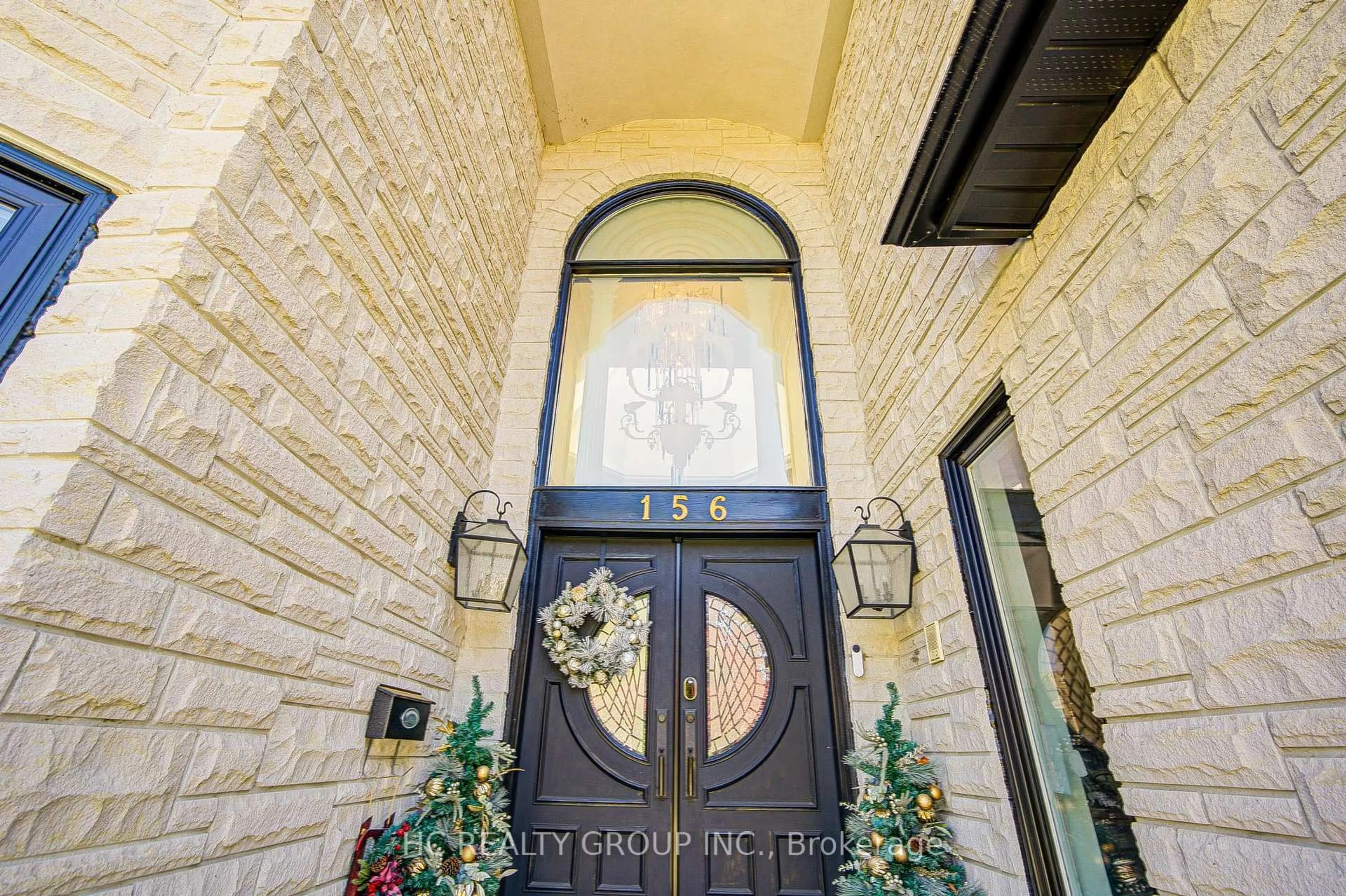 Indoor entryway for 156 Burbank Dr, Toronto Ontario M2K 1P1