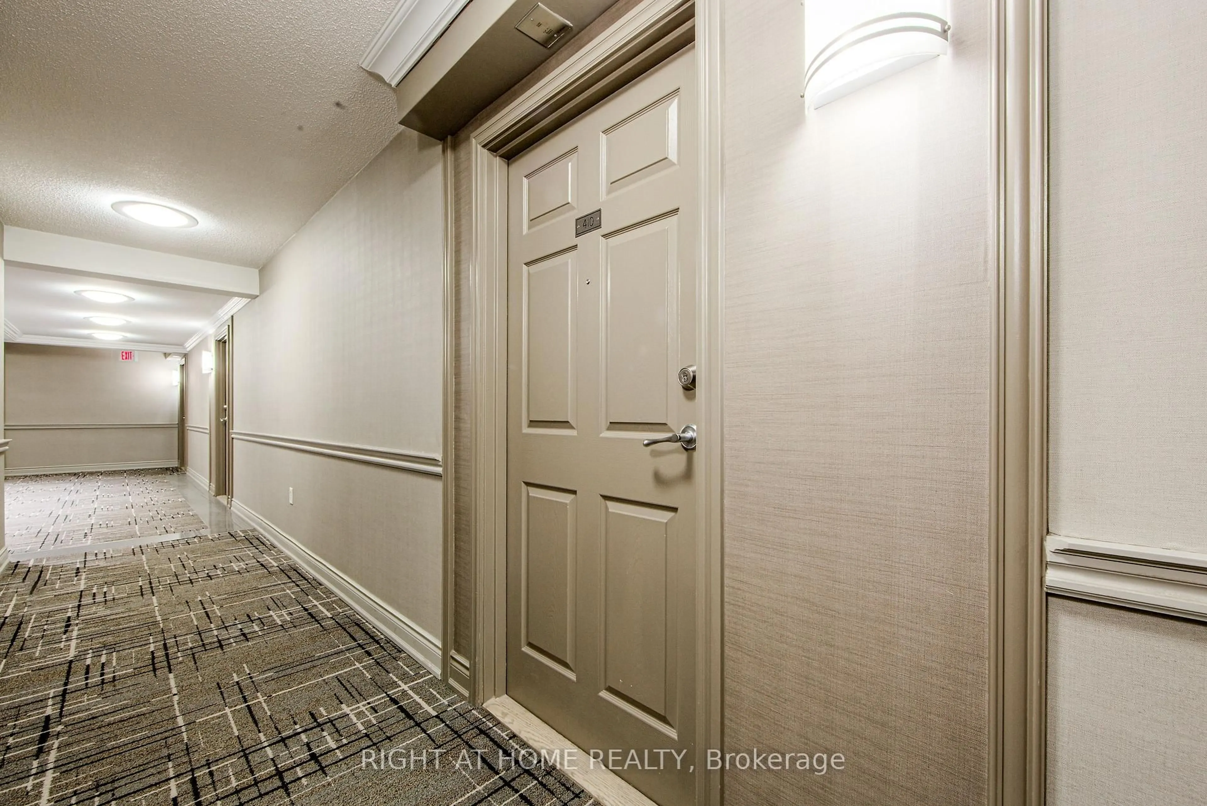 Indoor foyer for 19 Barberry Pl #410, Toronto Ontario M2K 3E3