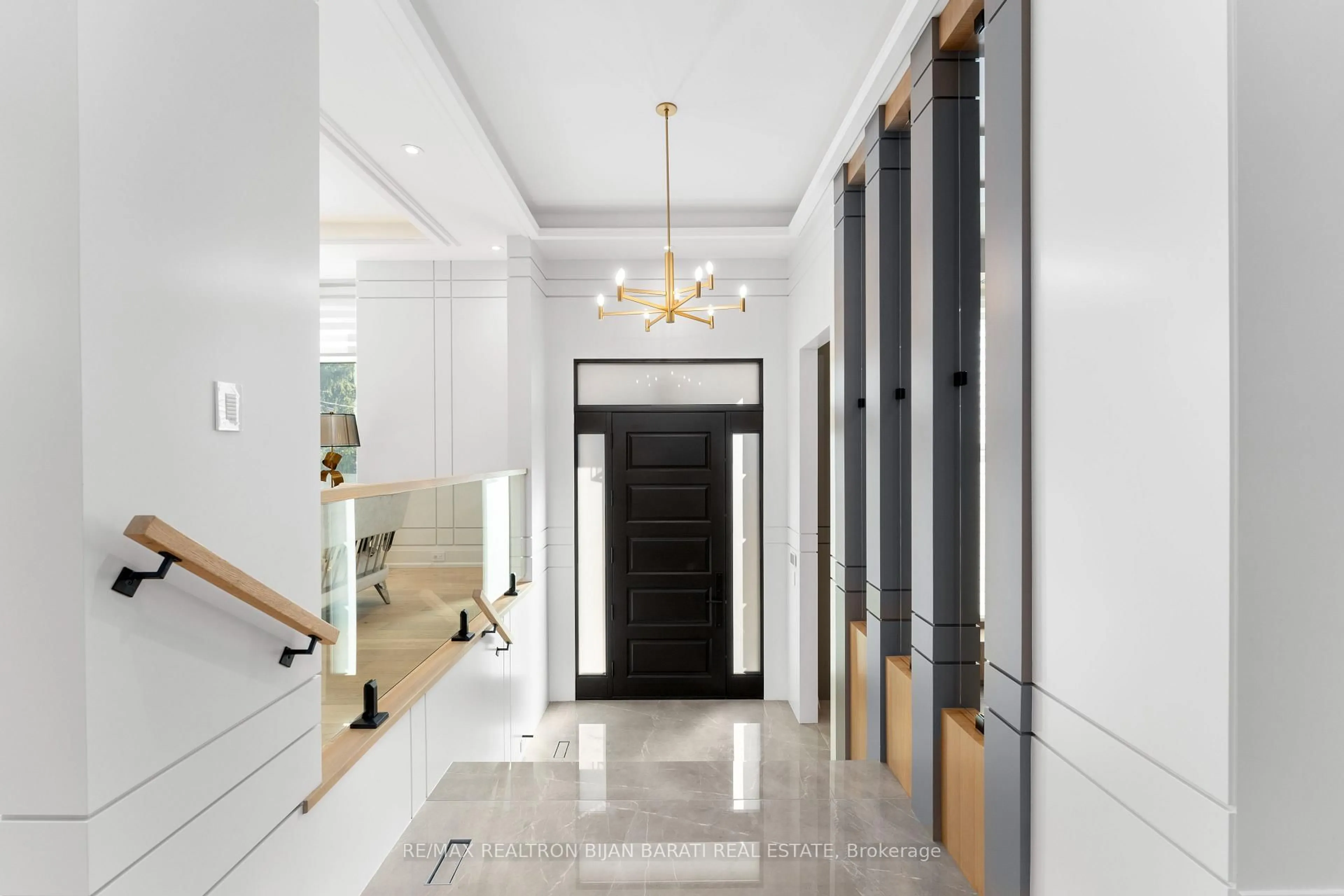 Indoor foyer for 20 Tobruk Cres, Toronto Ontario M2M 3B4