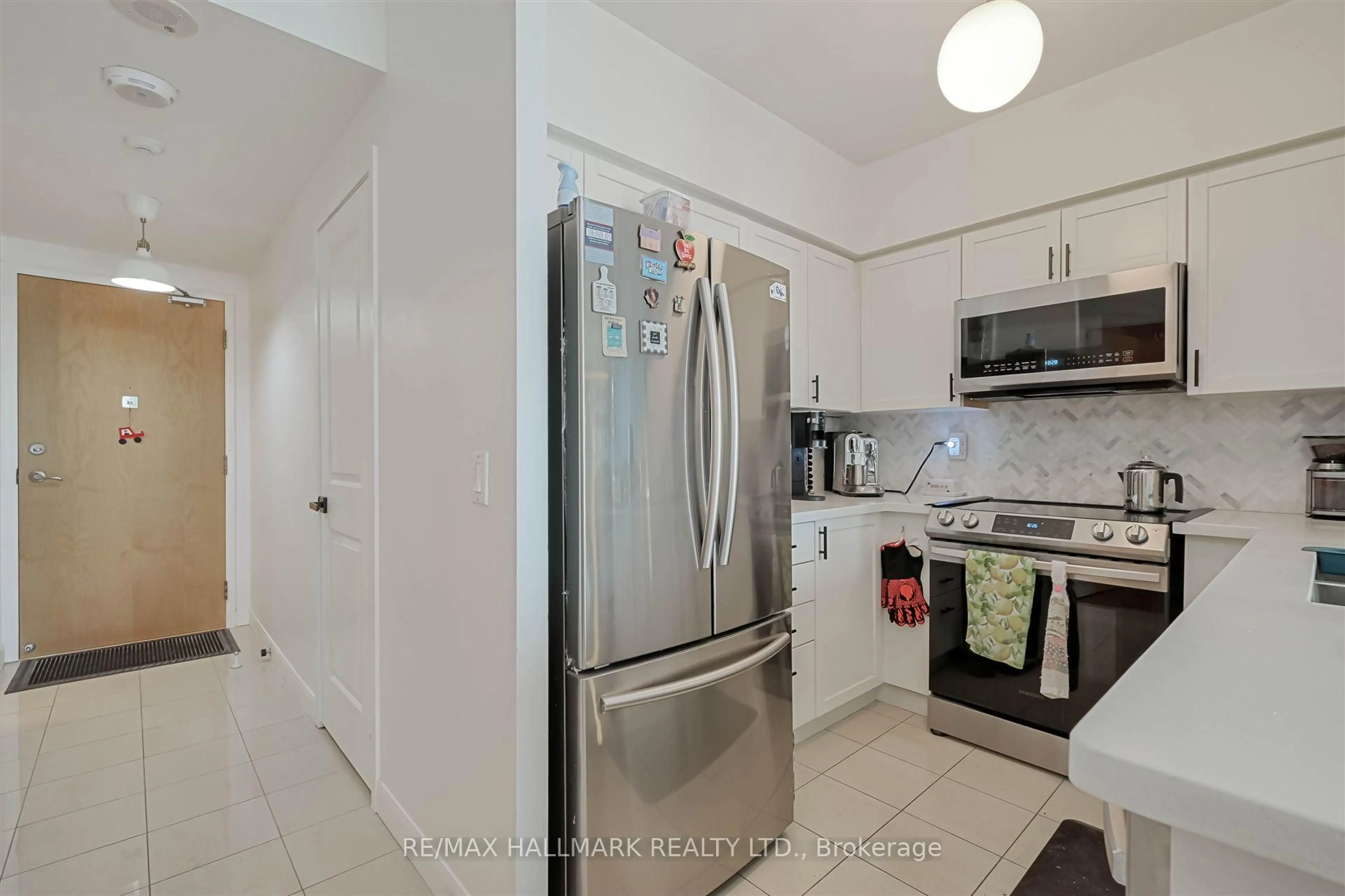 Standard kitchen, unknown for 4968 Yonge St #1507, Toronto Ontario M2N 7G9