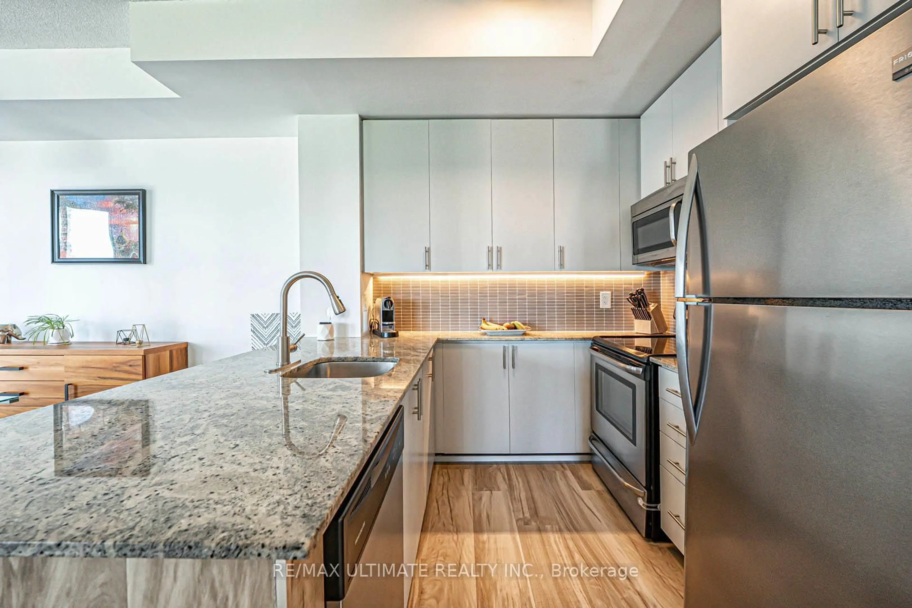 Contemporary kitchen, ceramic/tile floor for 260 Sackville St #610, Toronto Ontario M5A 0B3