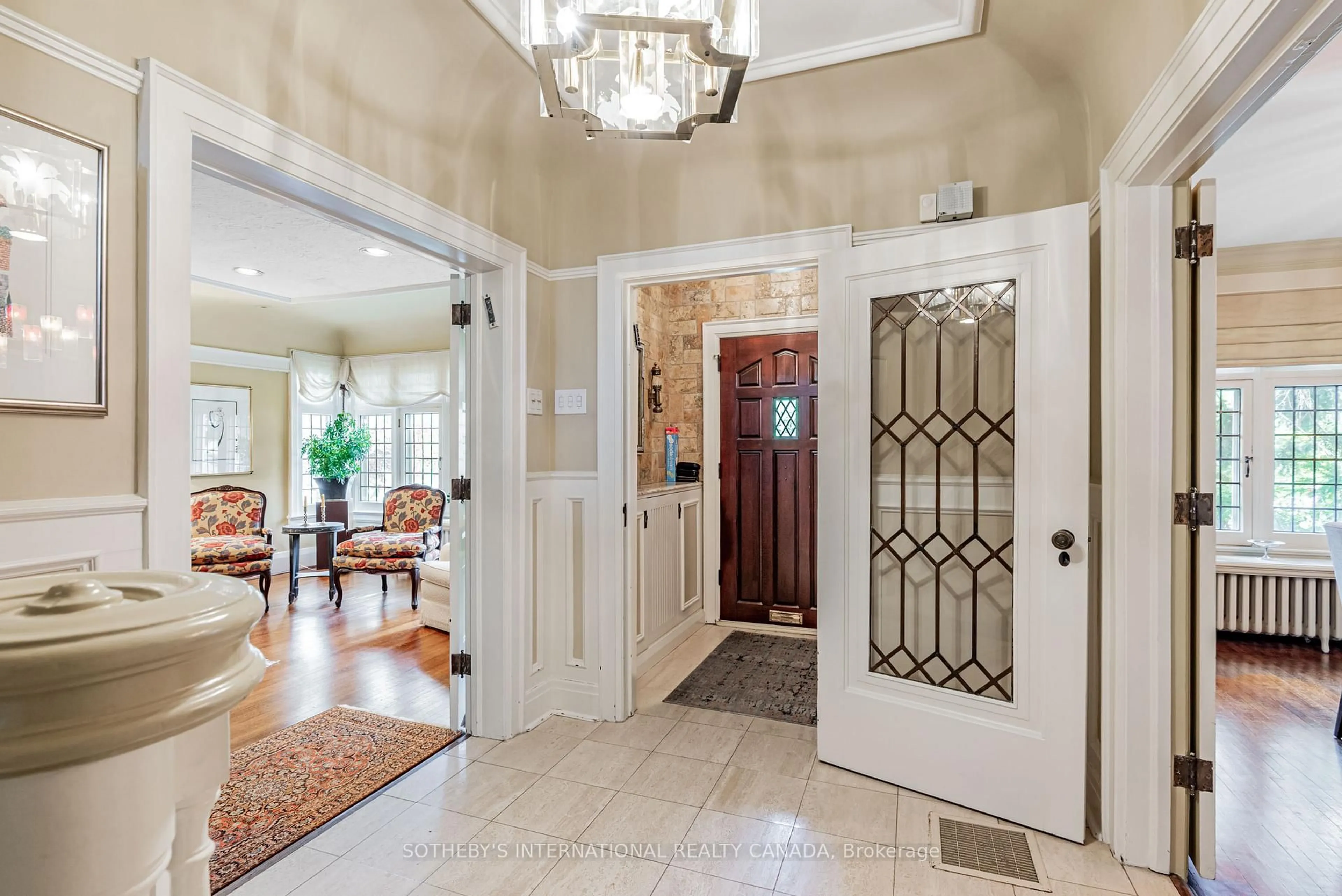 Indoor entryway for 317 Glenayr Rd, Toronto Ontario M5P 3C6