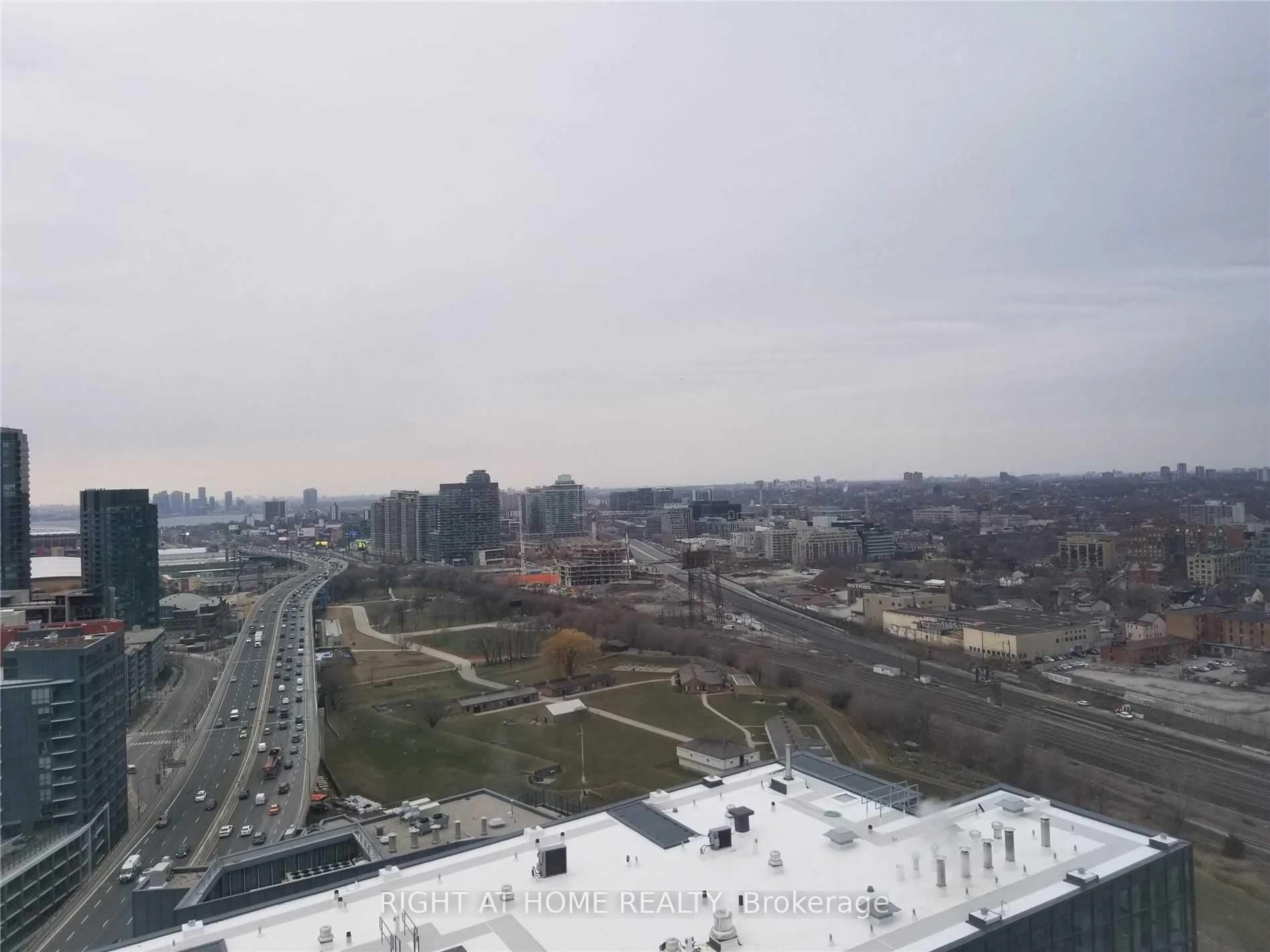 Blurry image for 70 Queens Wharf Rd #3205, Toronto Ontario M5V 0J2