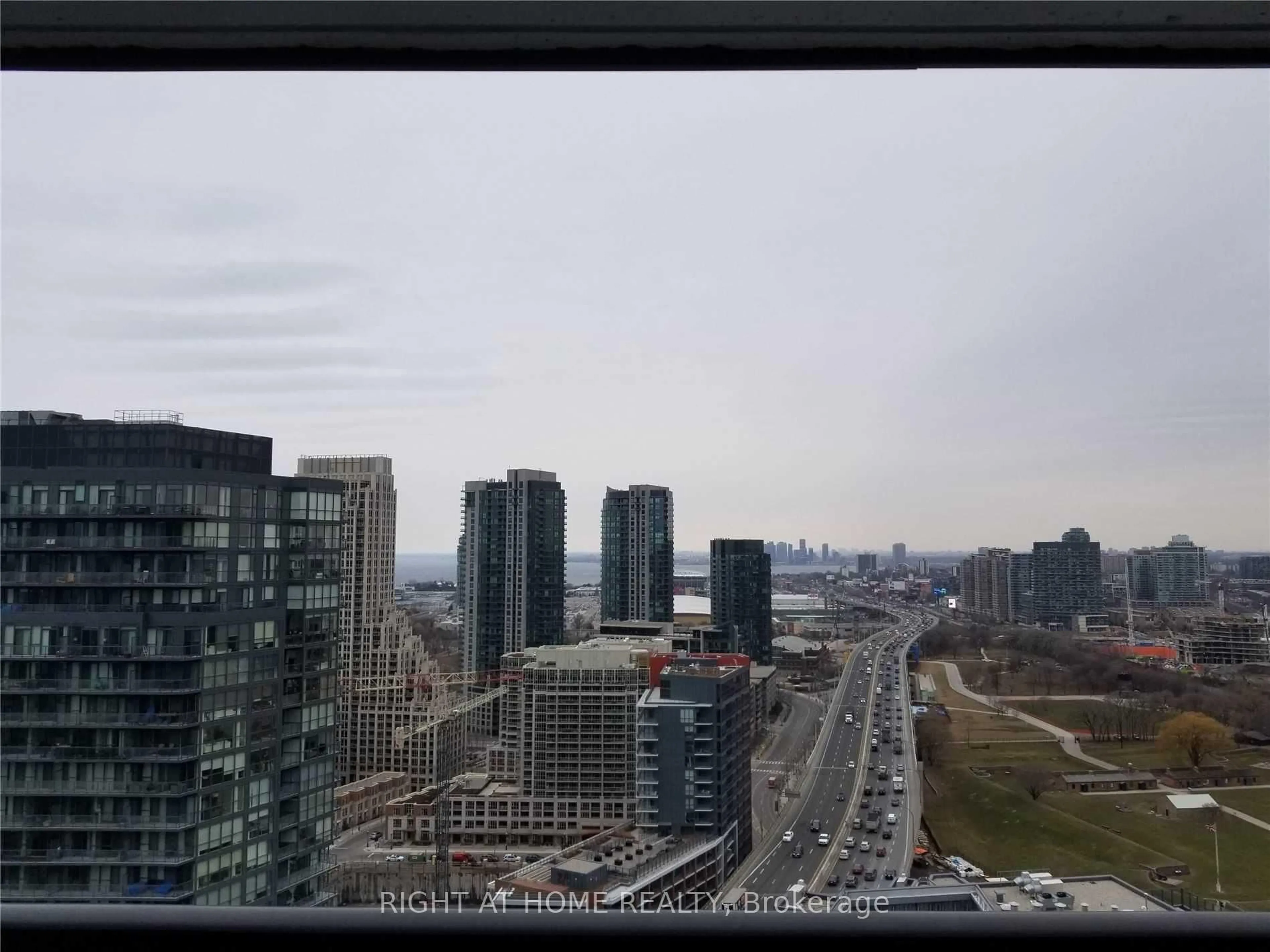 Blurry image for 70 Queens Wharf Rd #3205, Toronto Ontario M5V 0J2