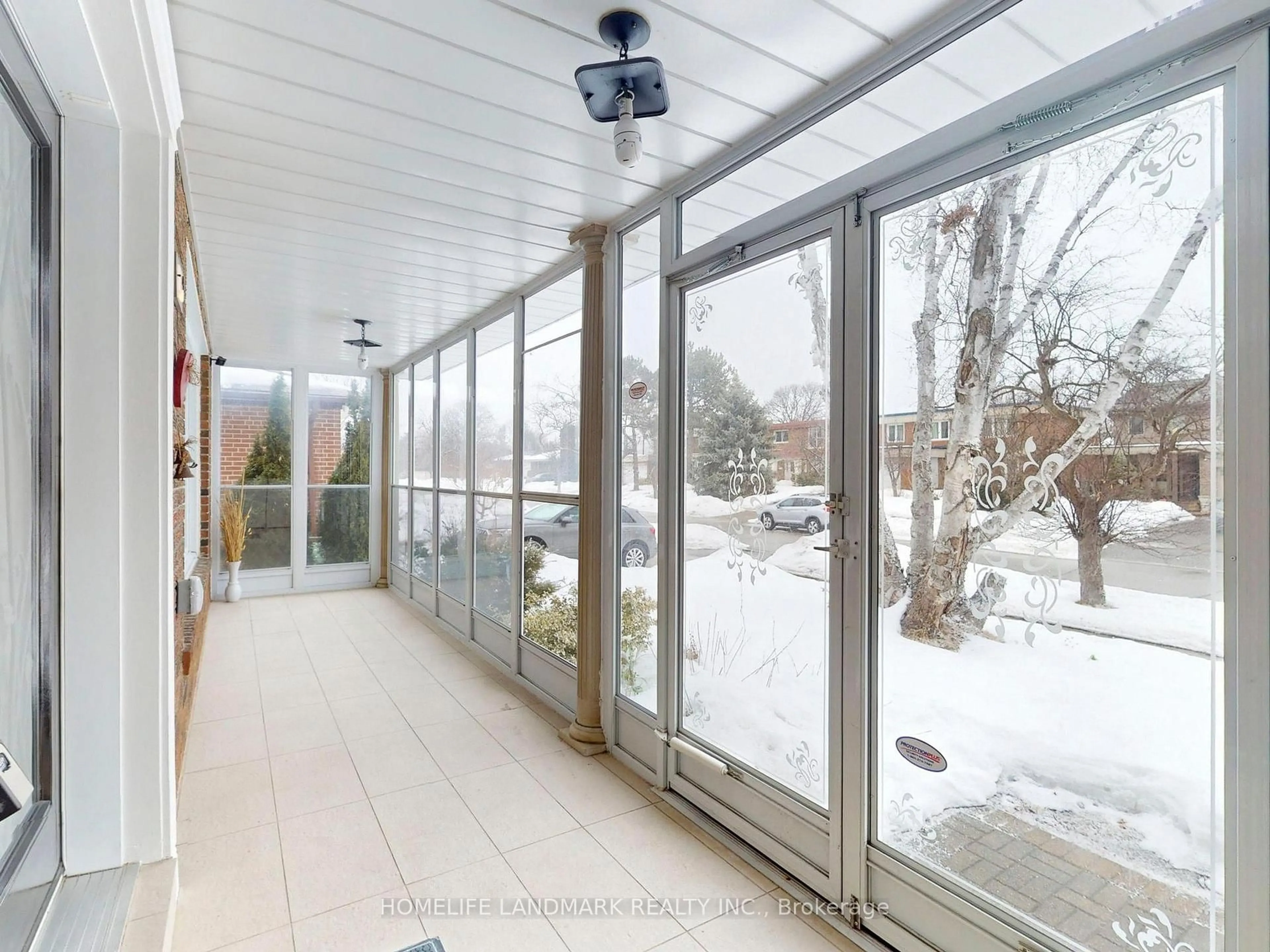 Indoor foyer for 4 Sydnor Rd, Toronto Ontario M2M 2Z8