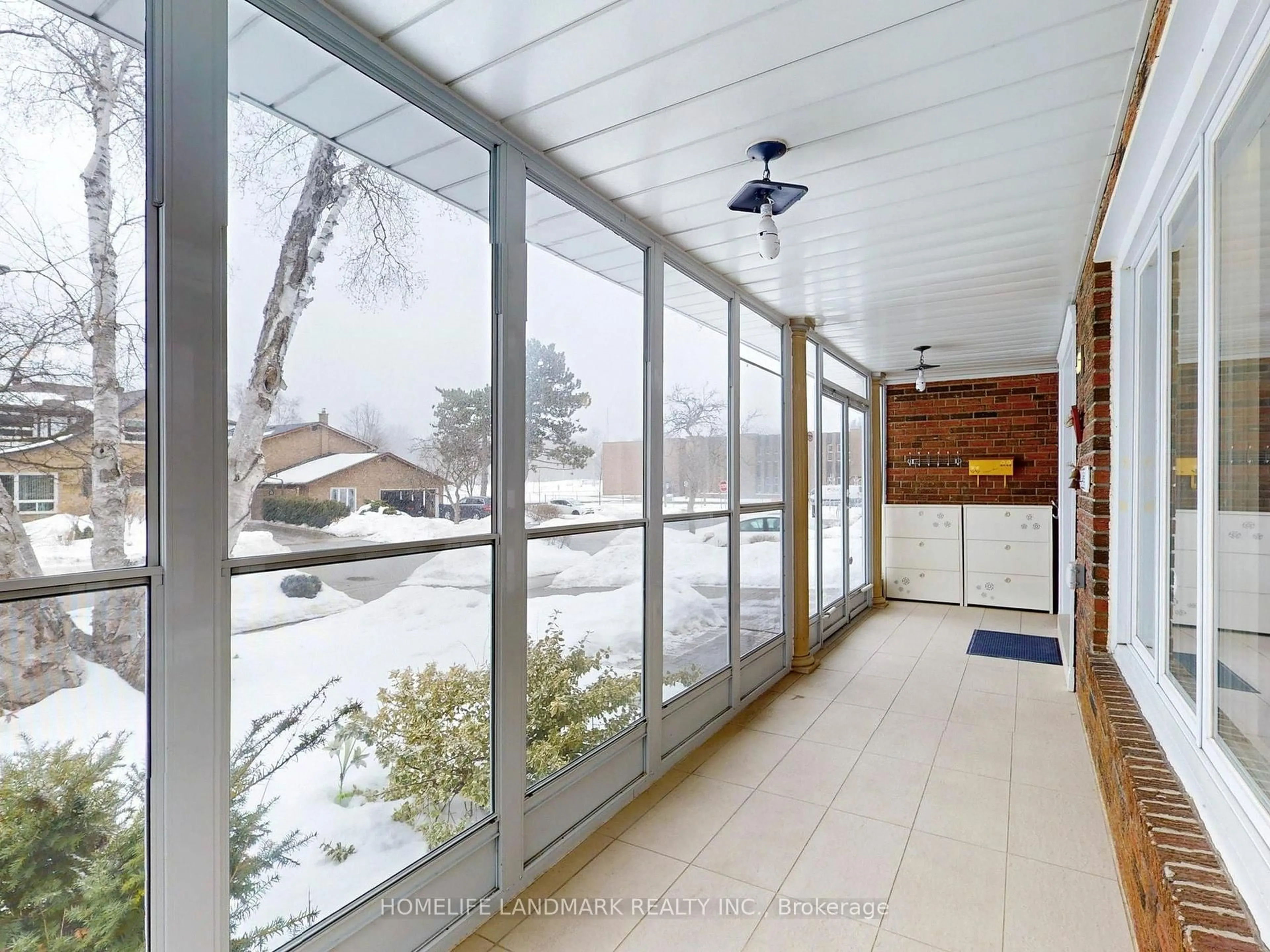 Indoor foyer for 4 Sydnor Rd, Toronto Ontario M2M 2Z8