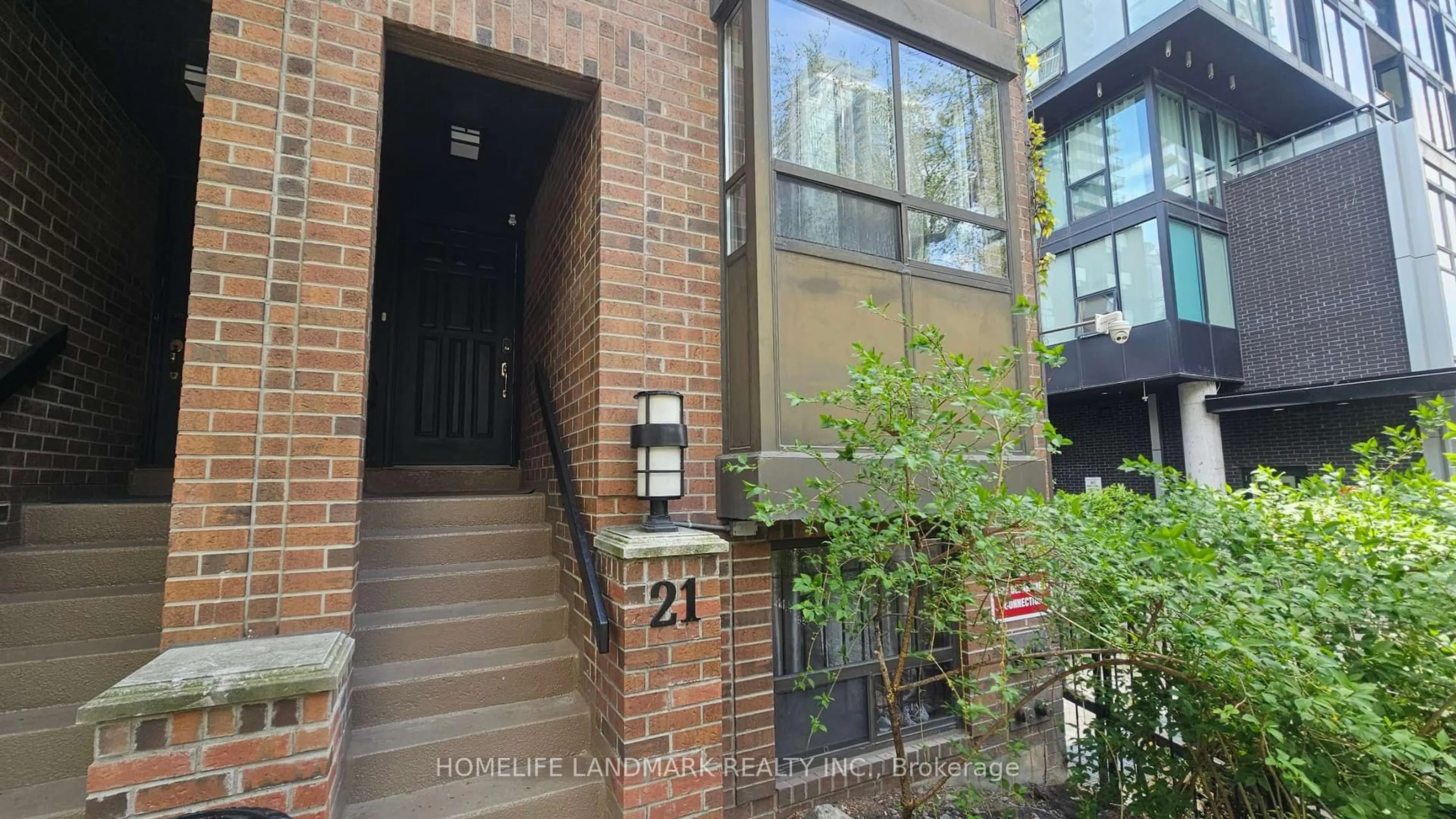 Unknown for 21 Dundonald St #1, Toronto Ontario M4Y 1K3