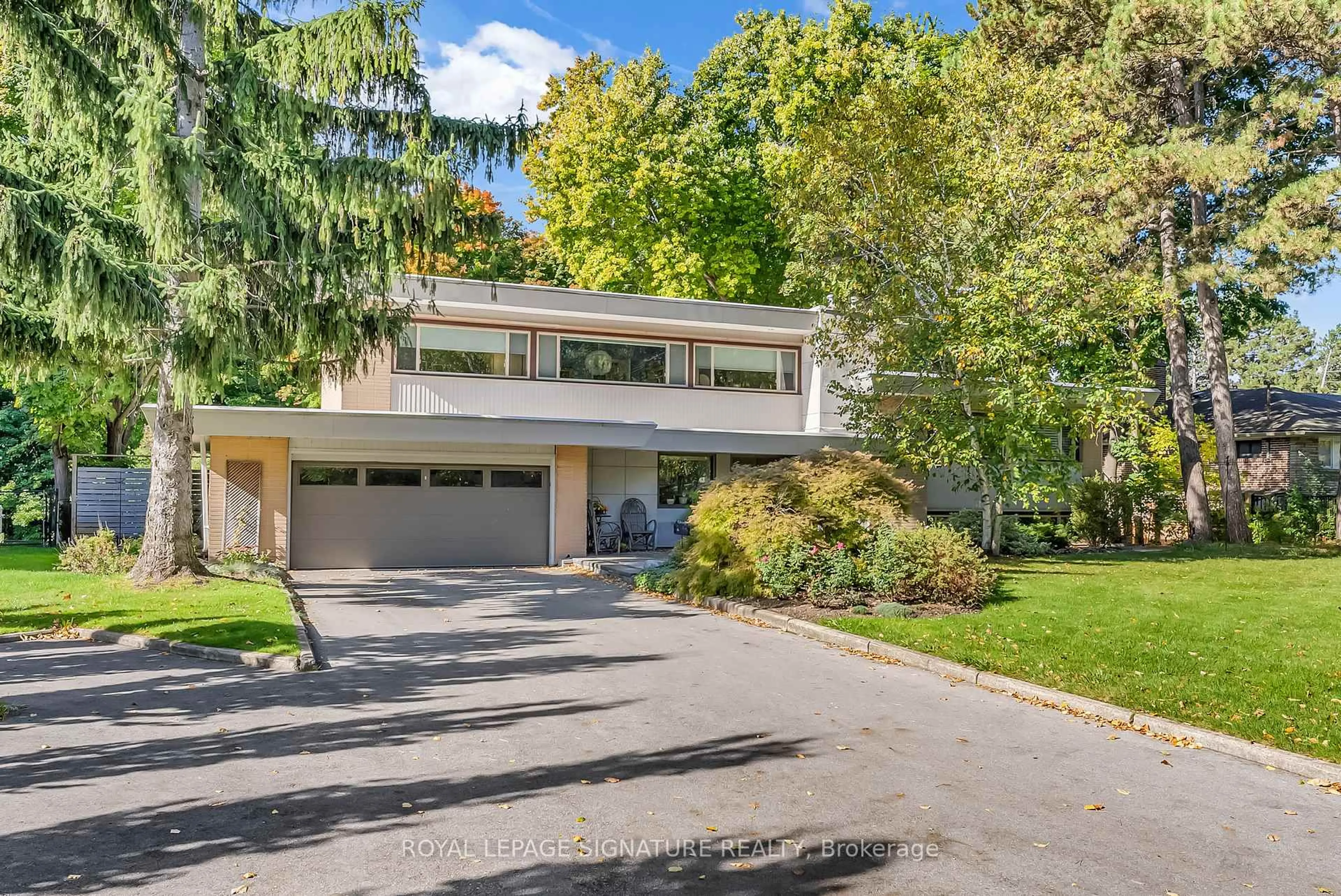 Home with vinyl exterior material, street for 8 Silverdale Cres, Toronto Ontario M3A 3H1