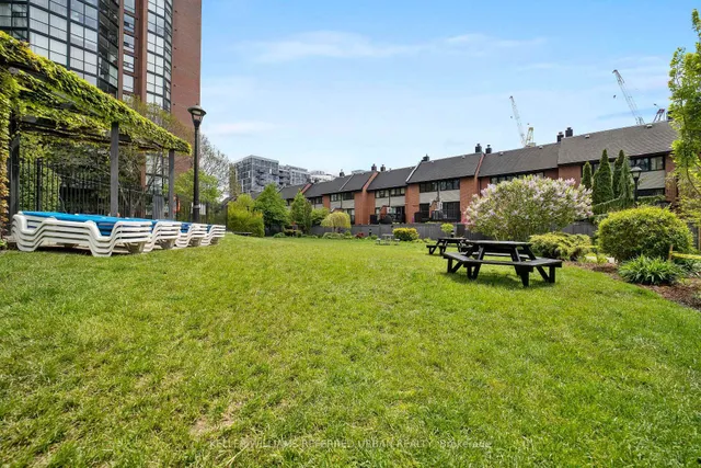 Additional property image - 725 King St Unit 1011