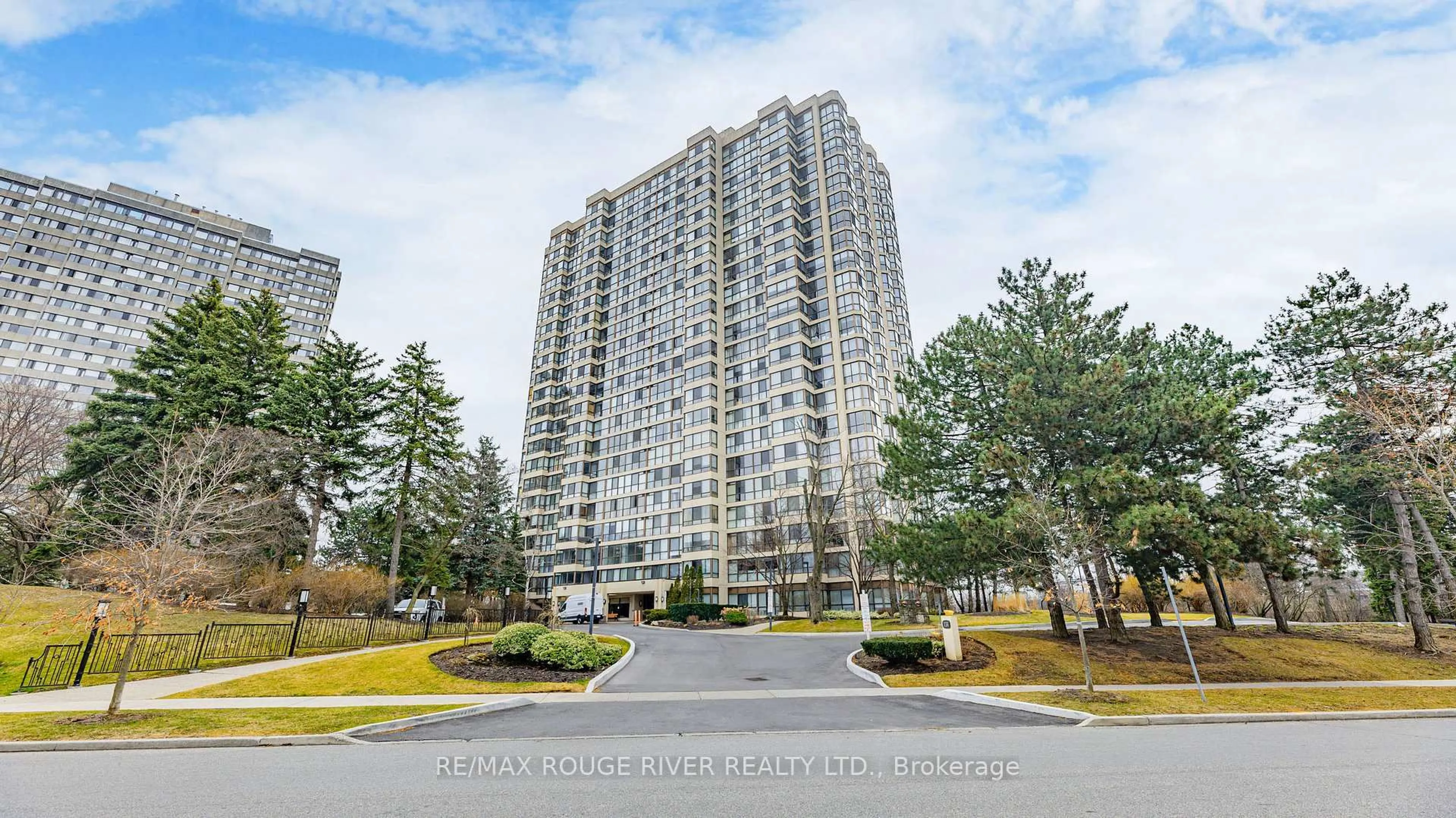 A pic from outside/outdoor area/front of a property/back of a property/a pic from drone, unknown for 131 Torresdale Ave #901, Toronto Ontario M2R 3T1