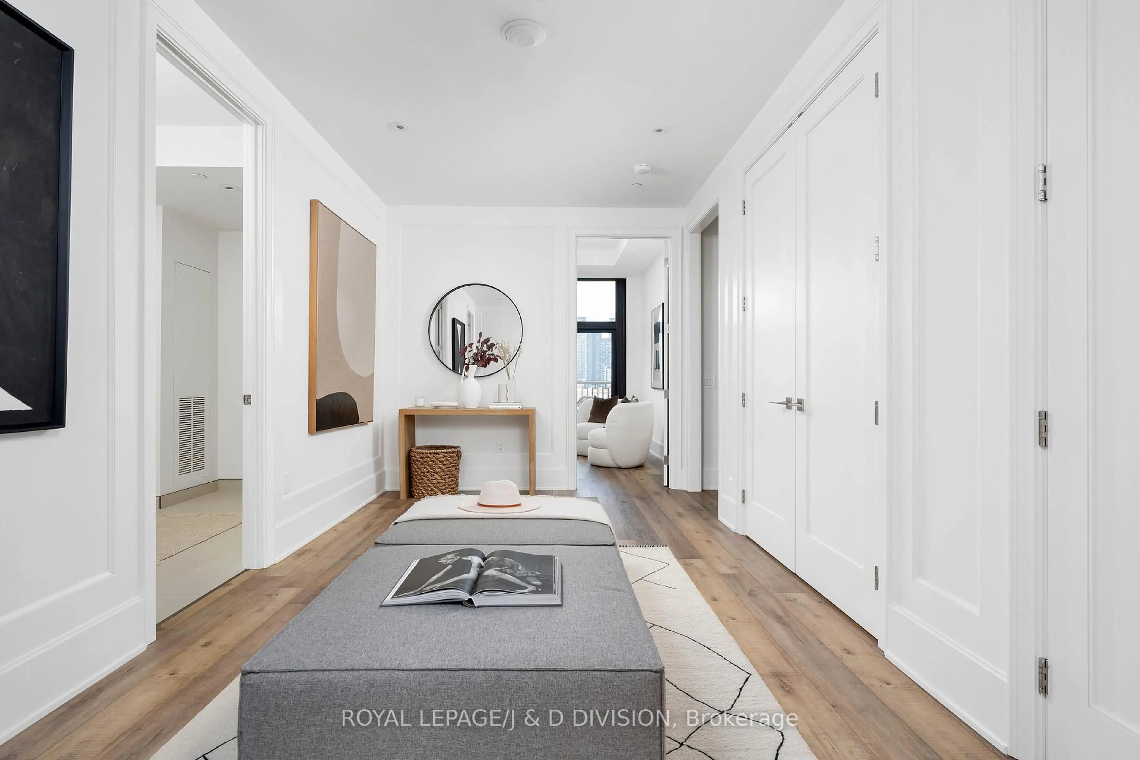 Indoor entryway for 1 Strathgowan Ave #801, Toronto Ontario M4N 0B3