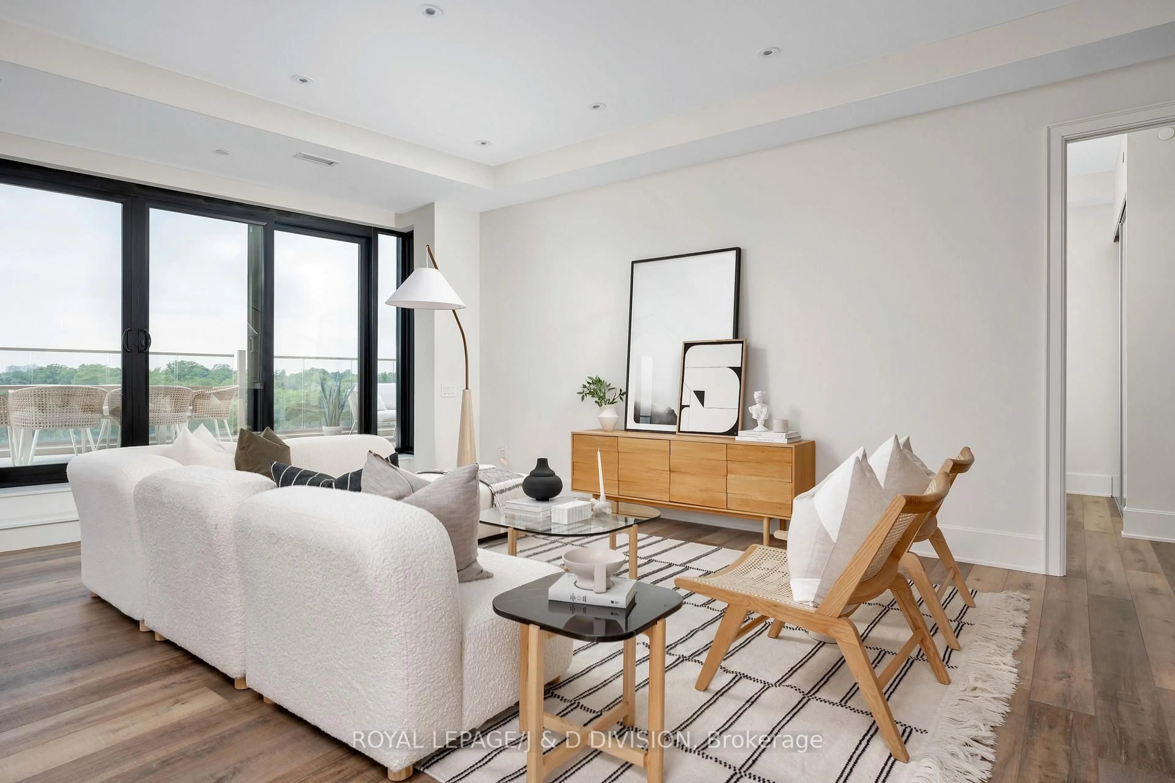 Living room with furniture, wood/laminate floor for 1 Strathgowan Ave #801, Toronto Ontario M4N 0B3