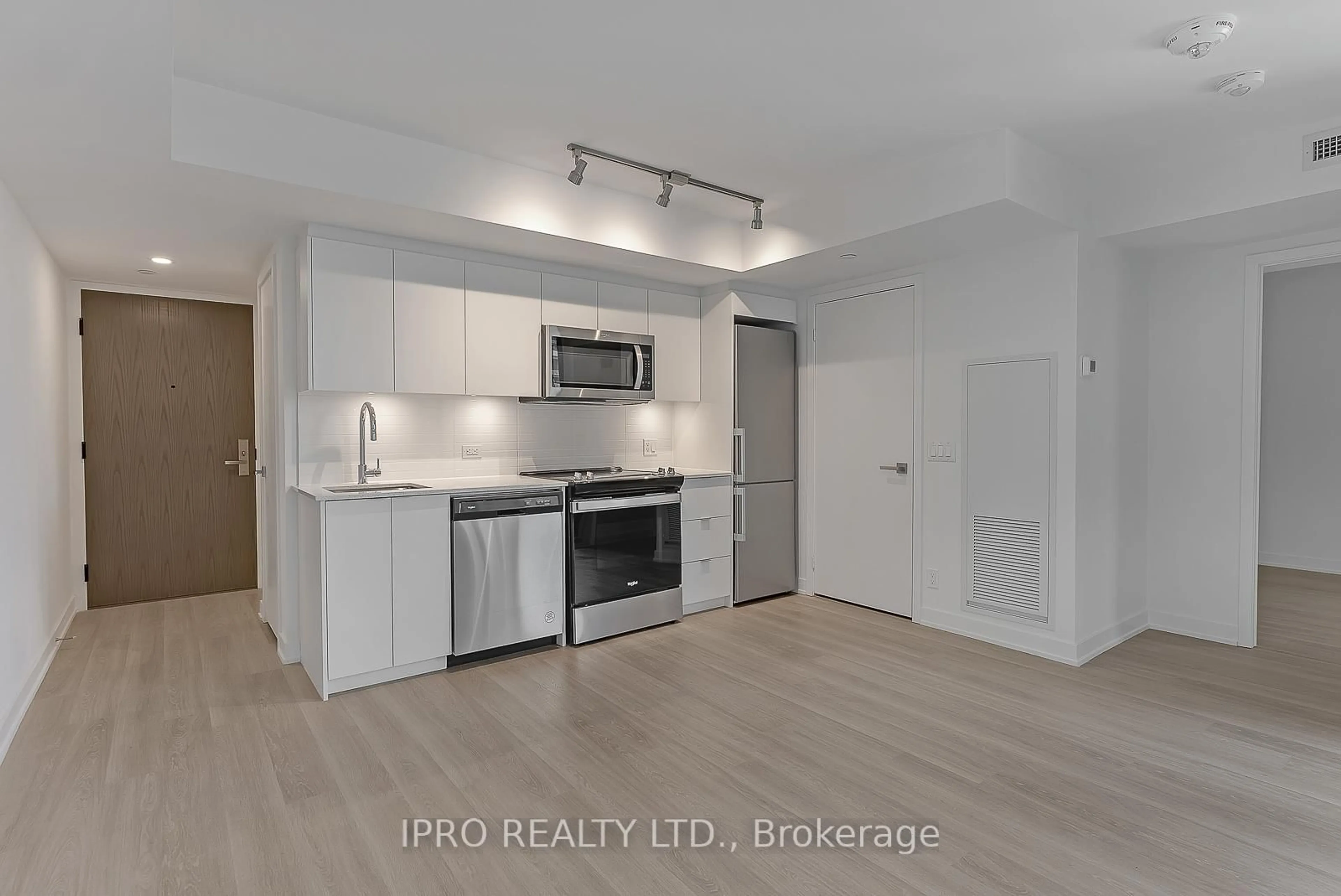 Open concept kitchen, wood/laminate floor for 30 Tretti Way #630, Toronto Ontario M3H 0E3