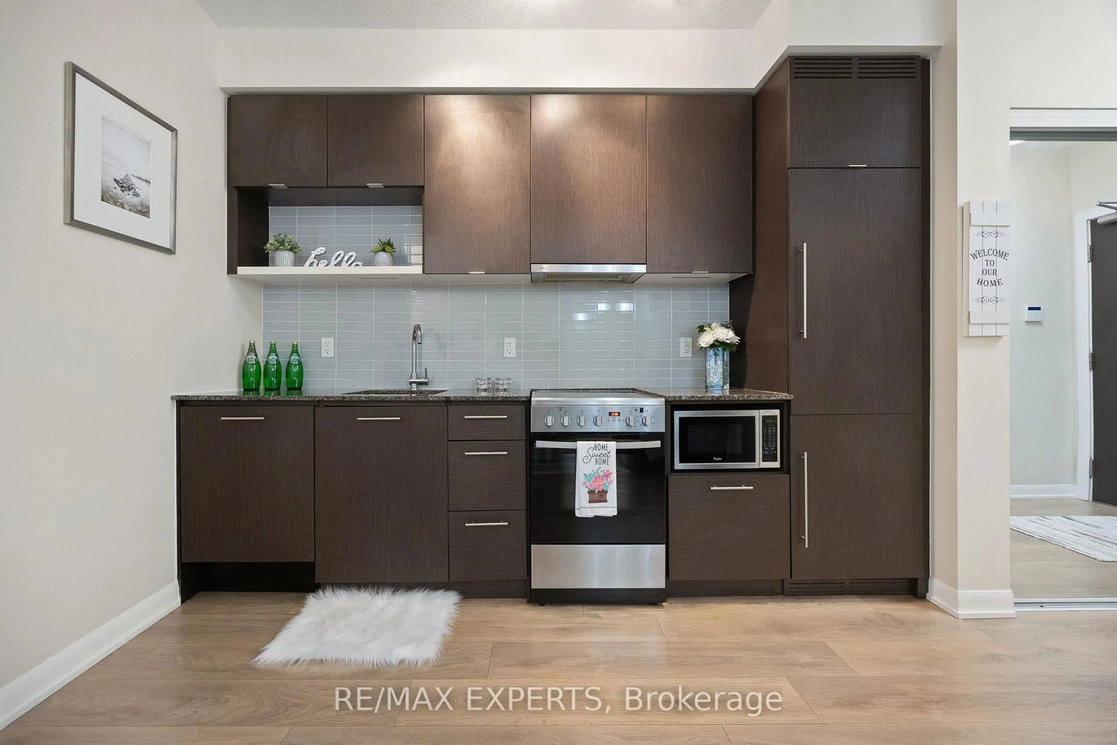 Standard kitchen, unknown for 435 Richmond St #802, Toronto Ontario M5V 0N3