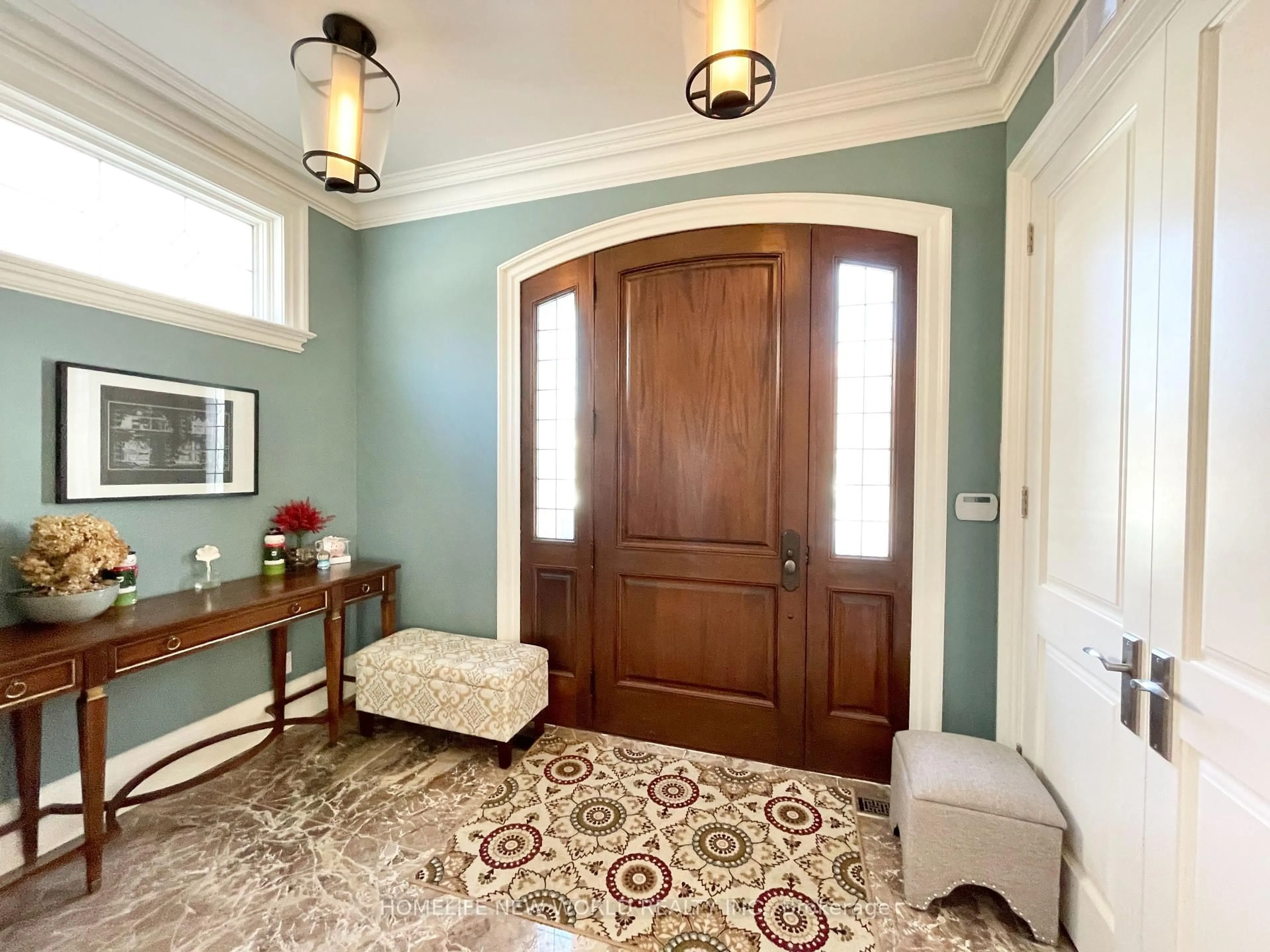 Indoor entryway for 94 Inglewood Dr, Toronto Ontario M4T 1H5