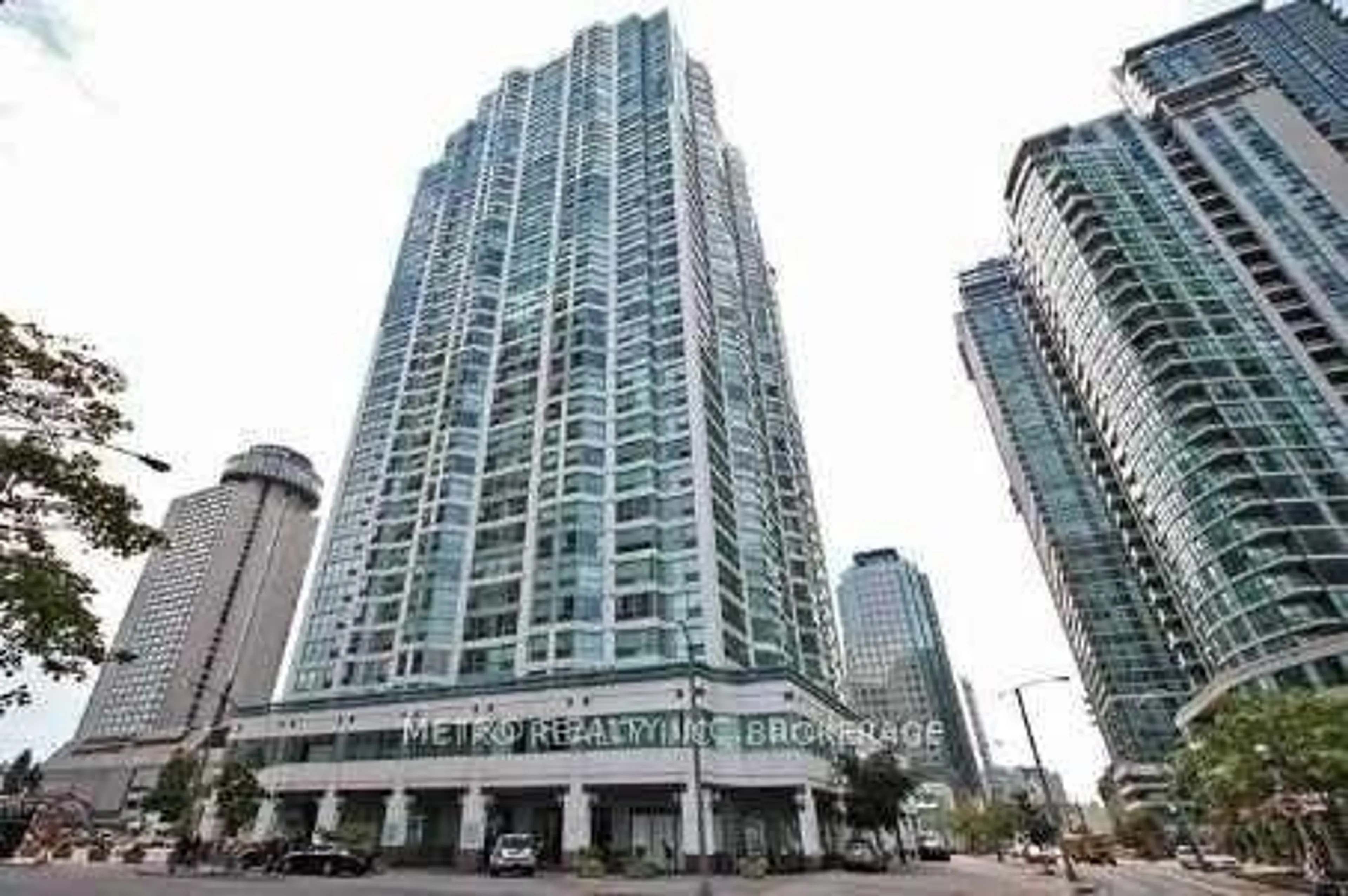 Indoor foyer for 10 Yonge St #3112, Toronto Ontario M5J 1R4