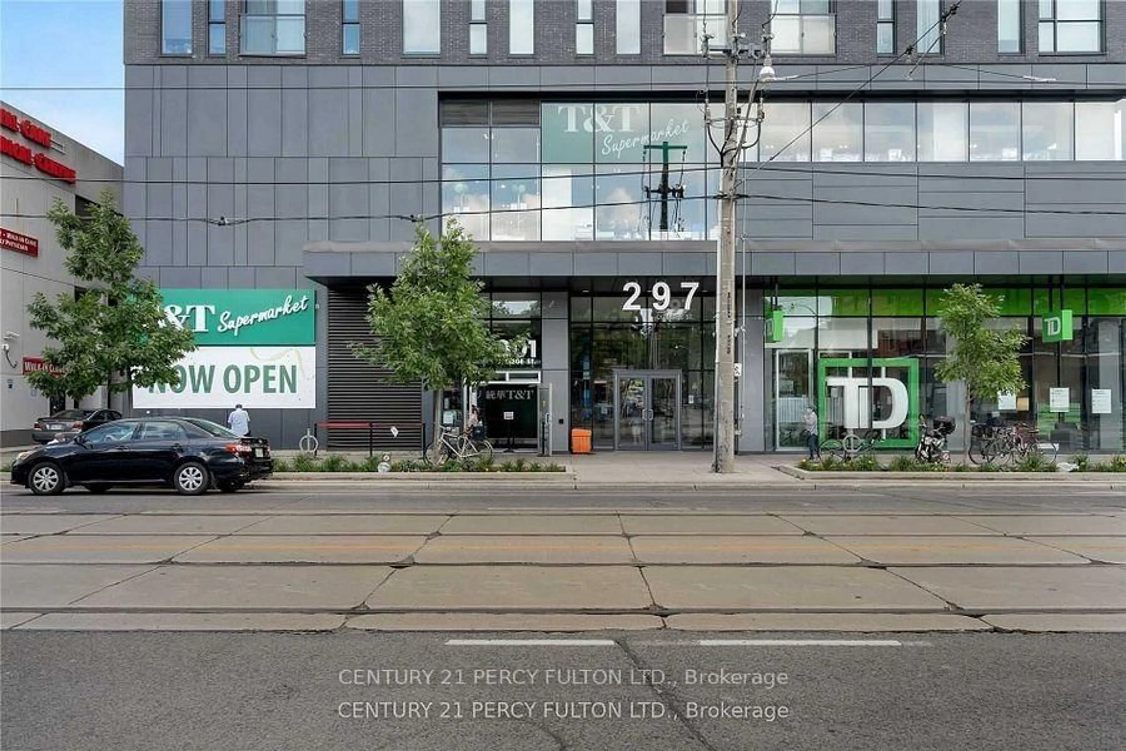 Indoor foyer for 297 College St #1507, Toronto Ontario M5T 1S2