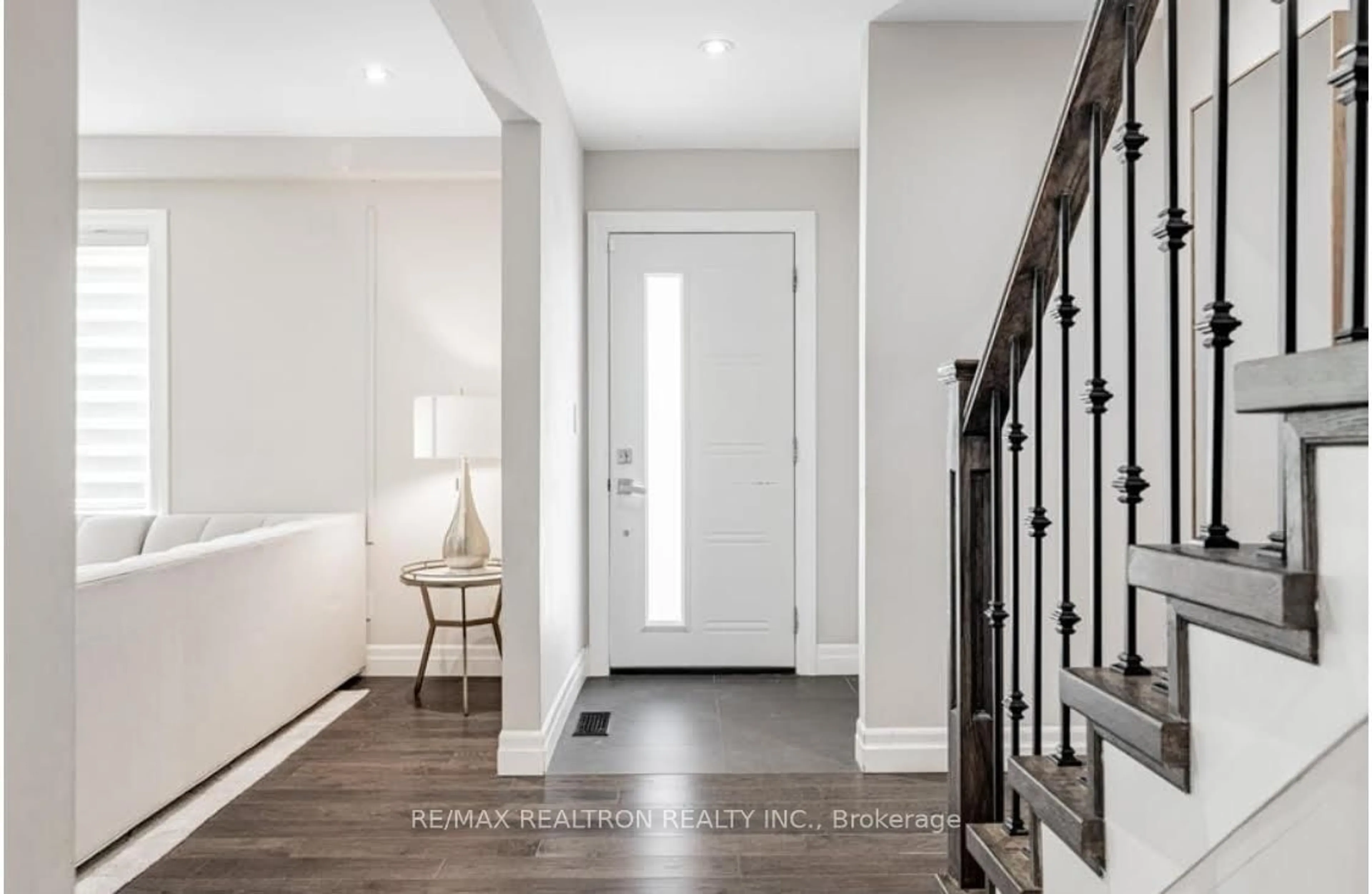 Indoor entryway for 8 Glenelia Ave, Toronto Ontario M2M 2K7