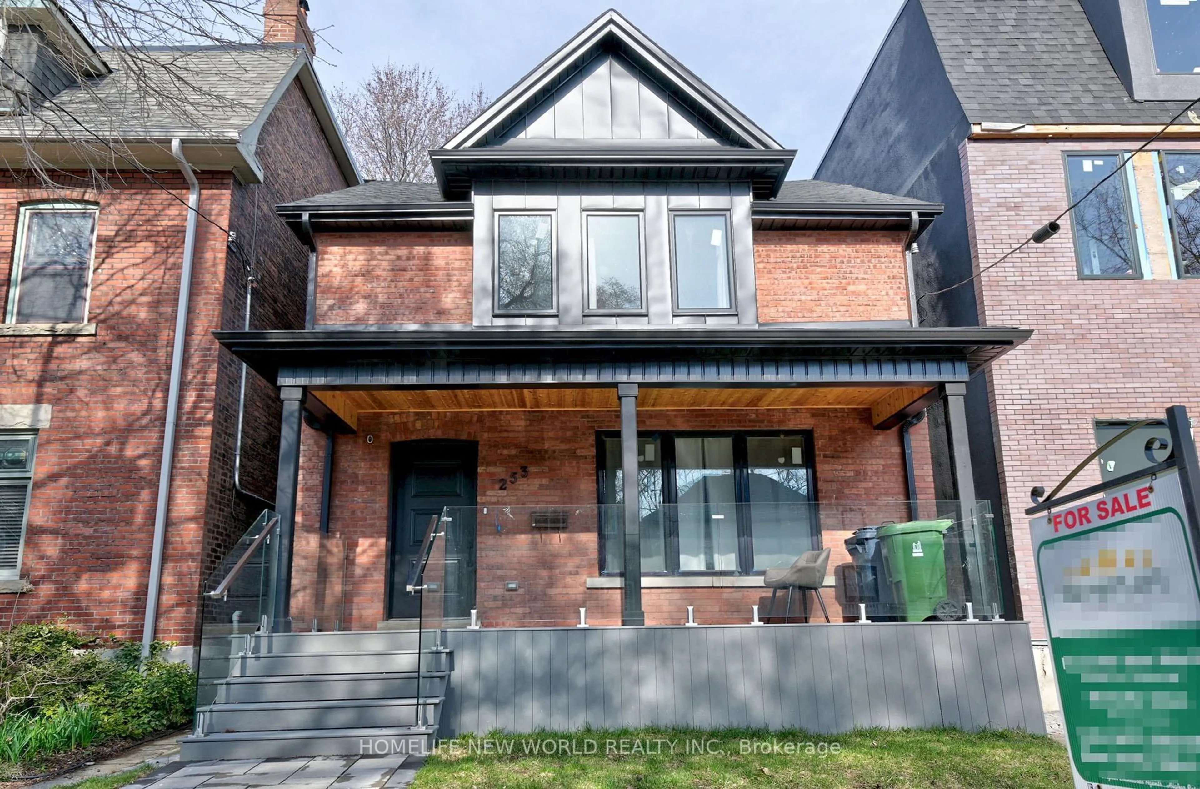 Home with brick exterior material, street for 253 Albany Ave, Toronto Ontario M5R 3C7