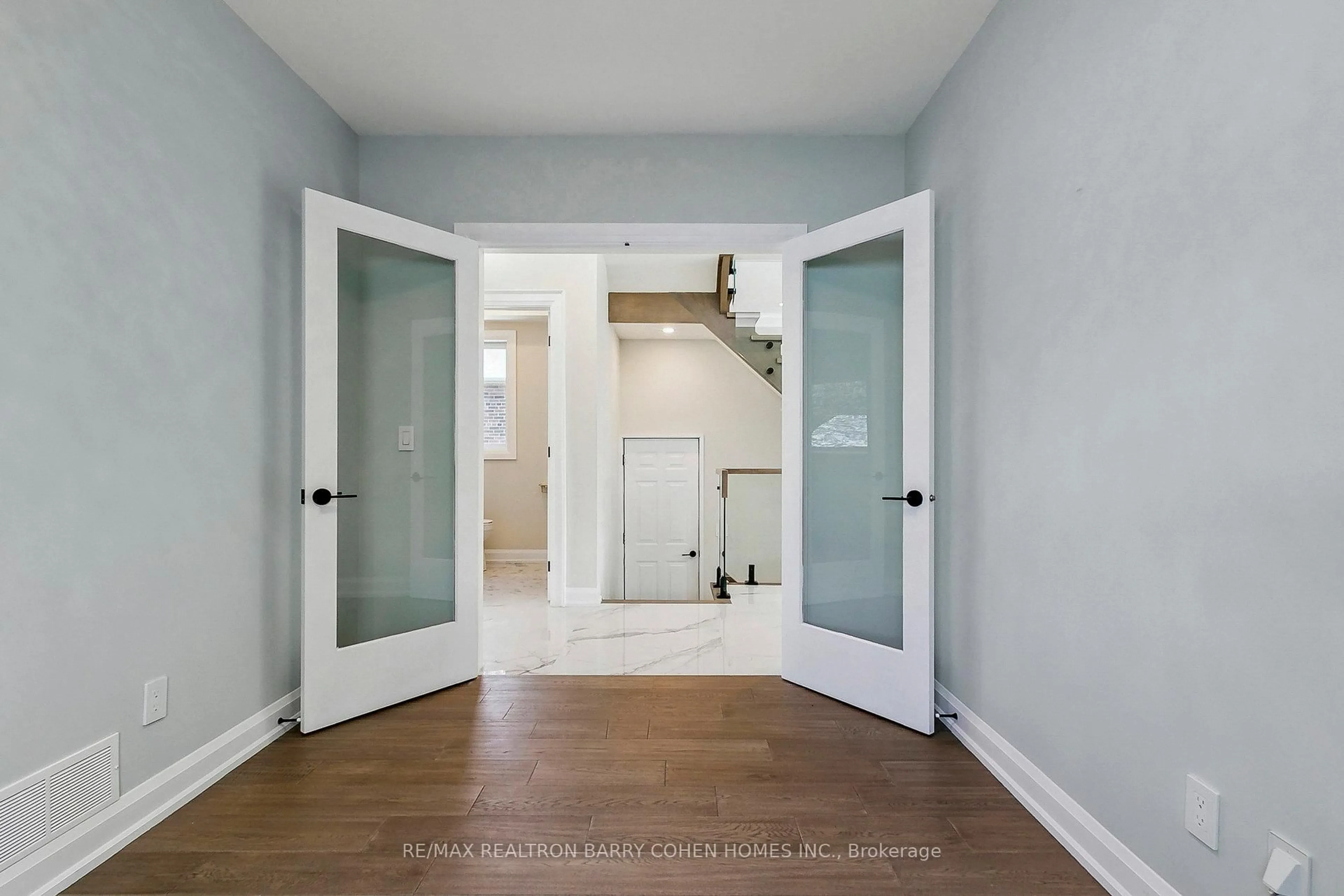 Indoor entryway for 168 Haddington Ave, Toronto Ontario M5M 2P6