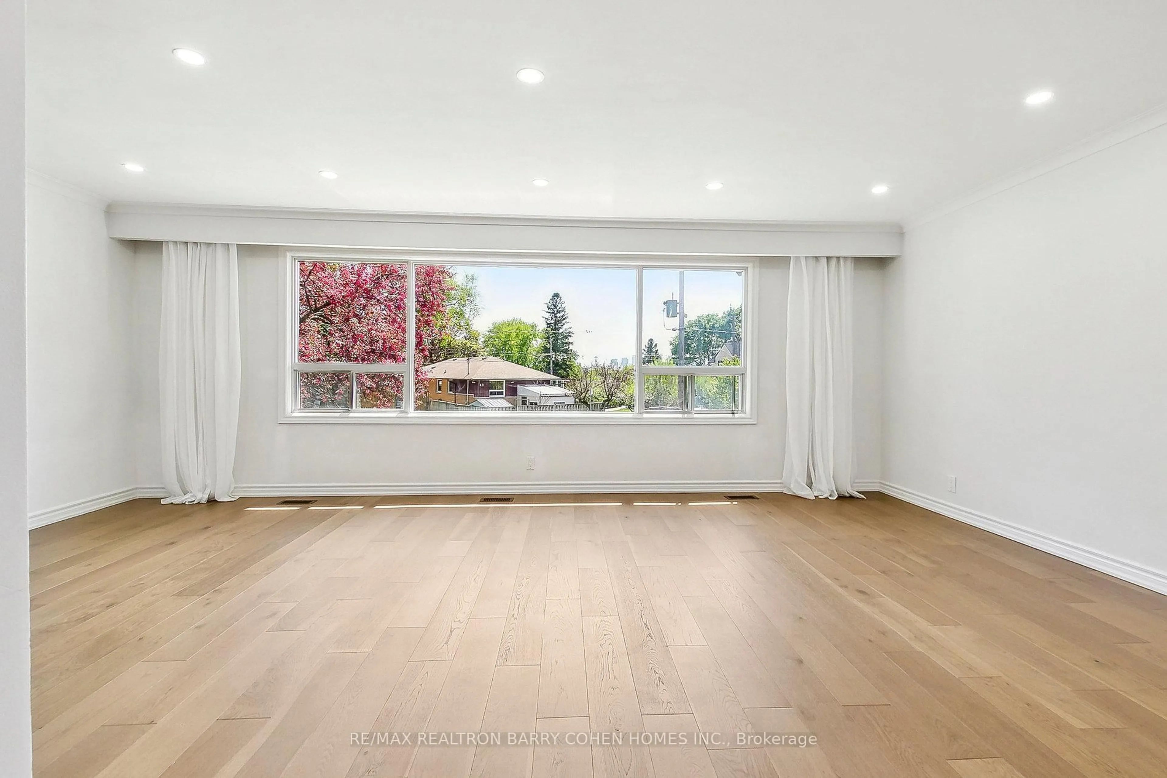 A pic of a room for 44 Broadlands Blvd, Toronto Ontario M3A 1J3