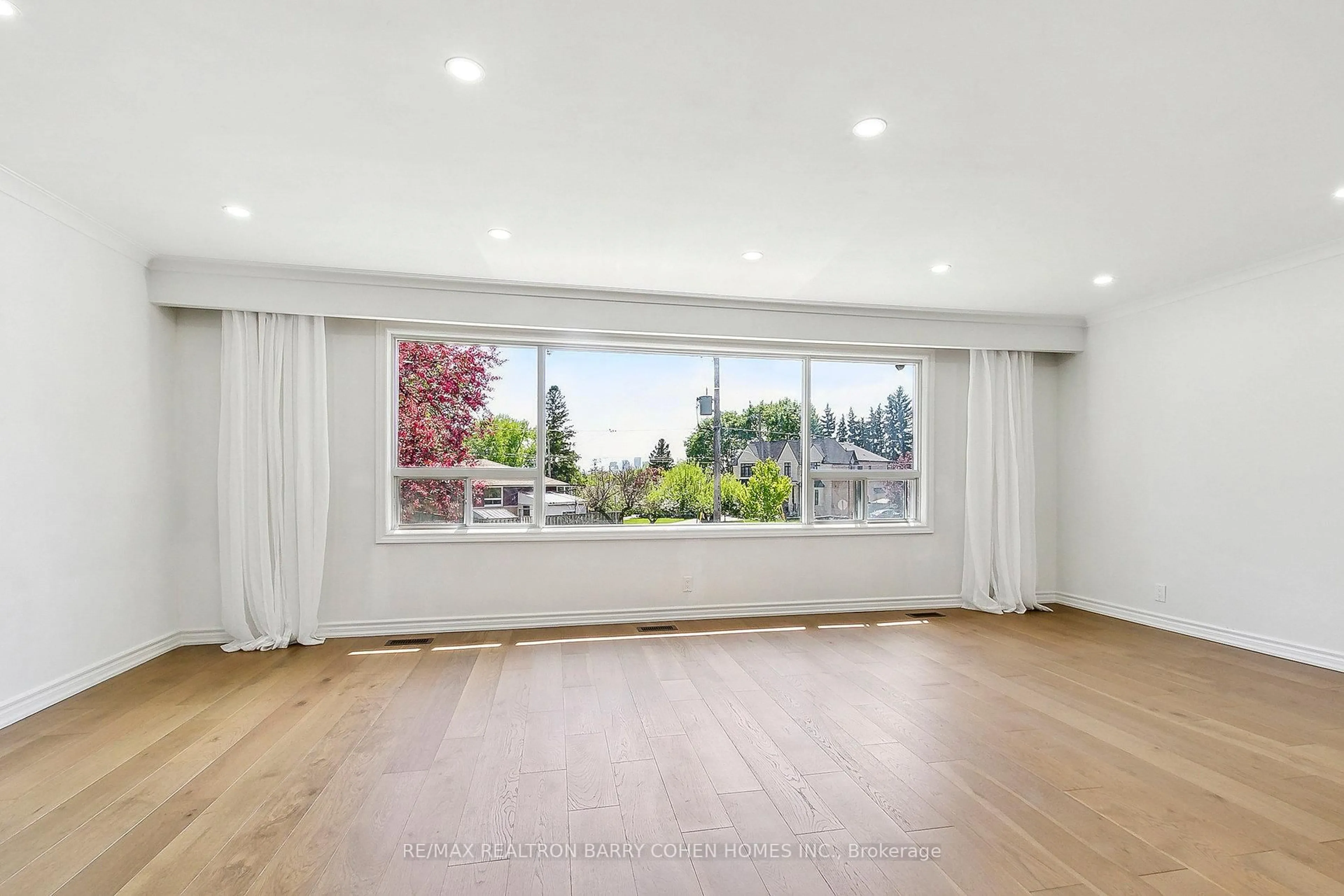 A pic of a room for 44 Broadlands Blvd, Toronto Ontario M3A 1J3