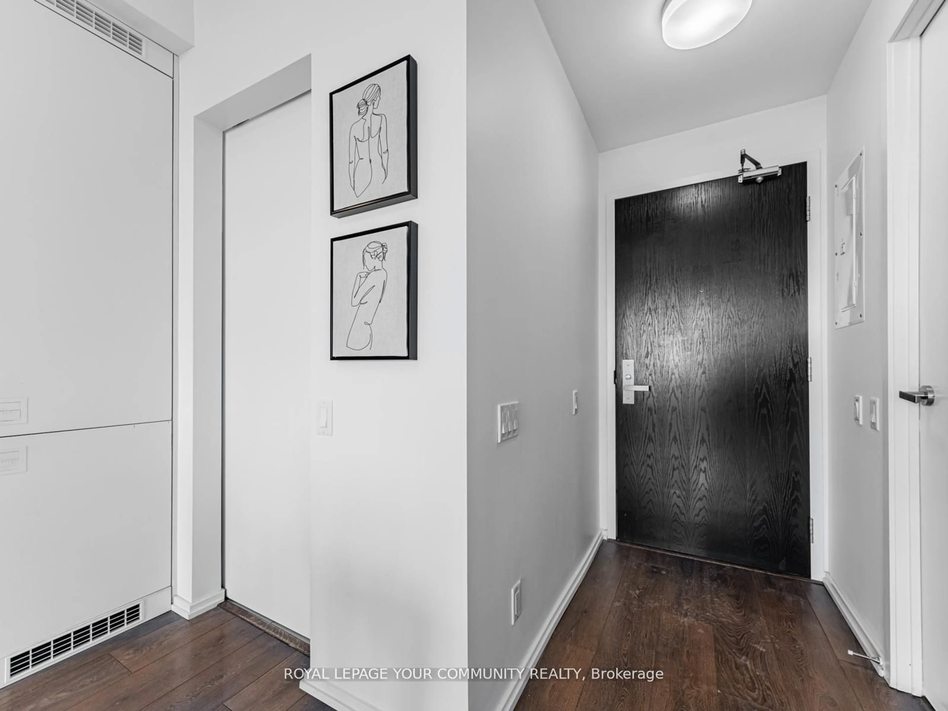 Indoor entryway for 125 Peter St #1604, Toronto Ontario M5V 0M2