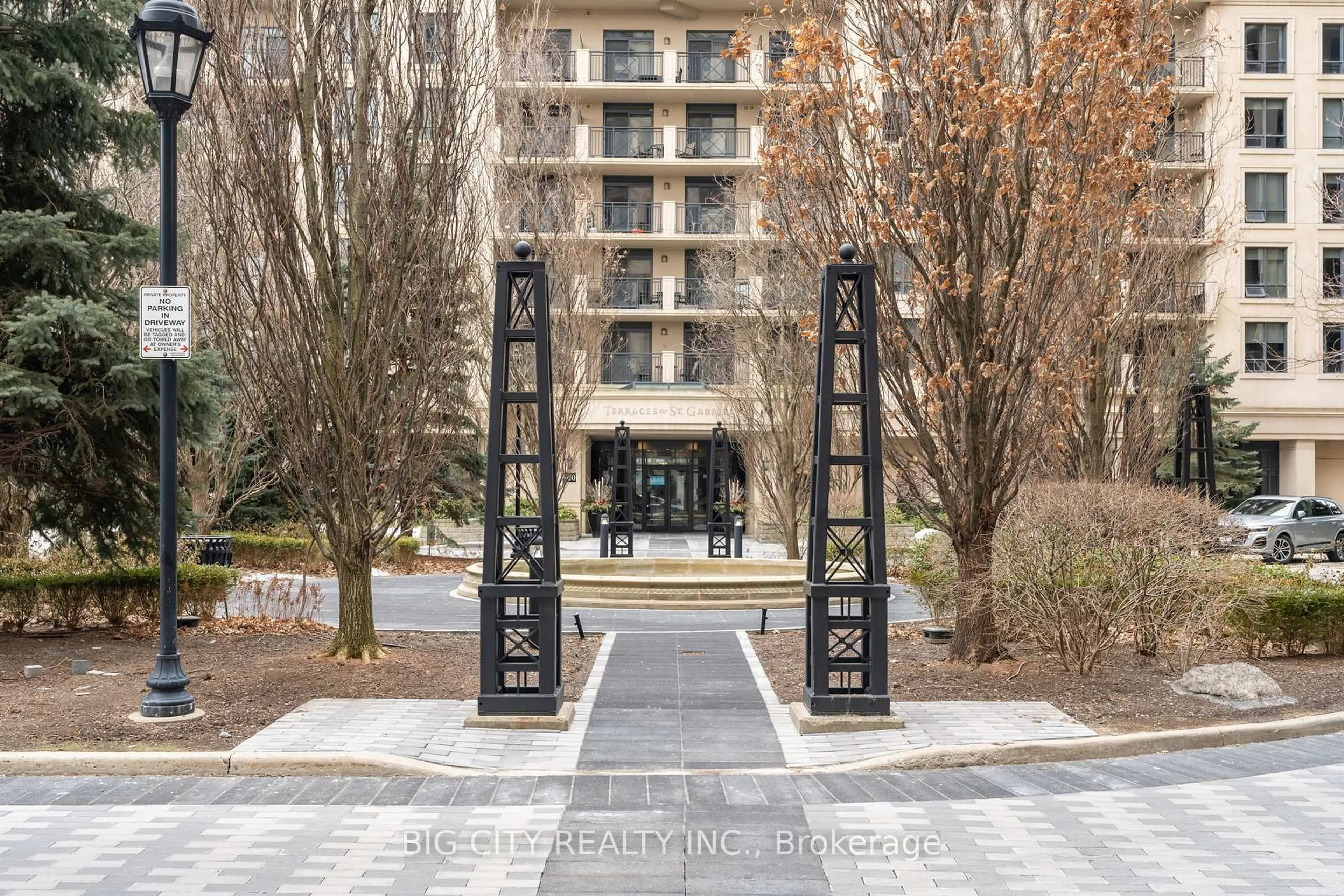 Indoor entryway for 650 Sheppard Ave #507, Toronto Ontario M2K 3E4
