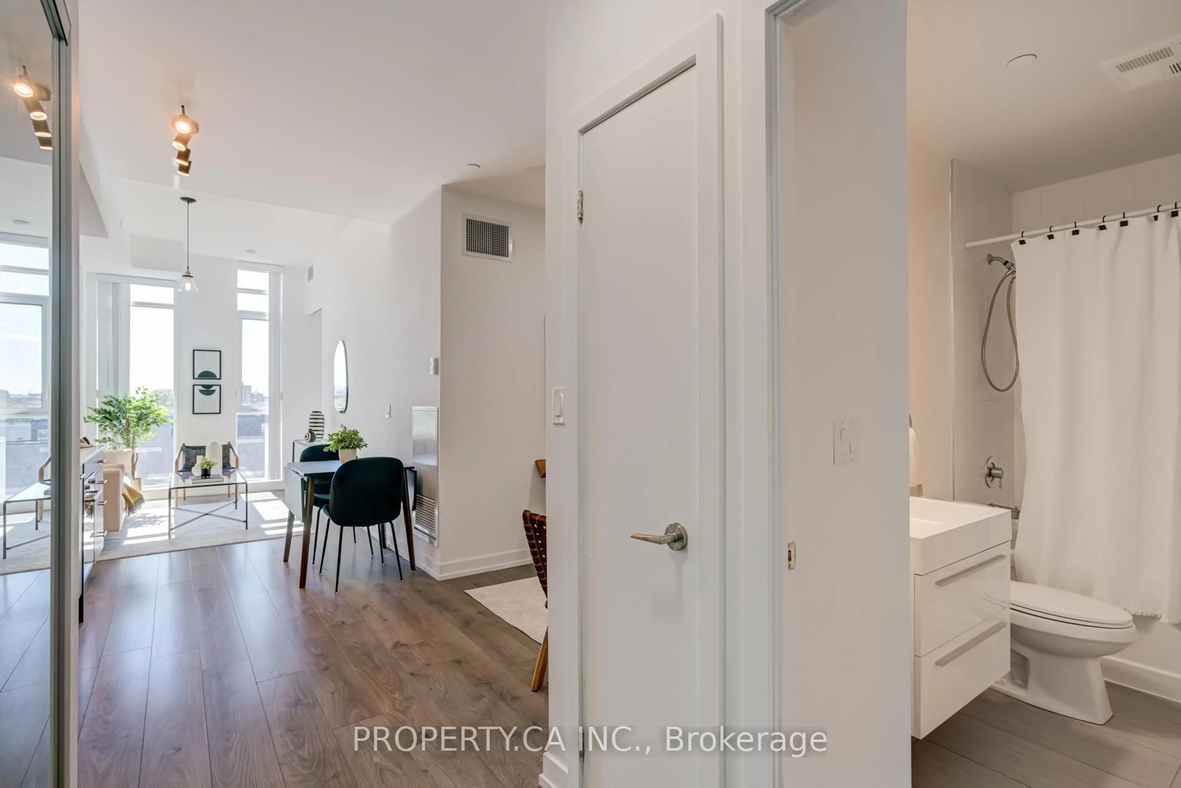 Indoor entryway for 297 College St #715, Toronto Ontario M5T 0C2