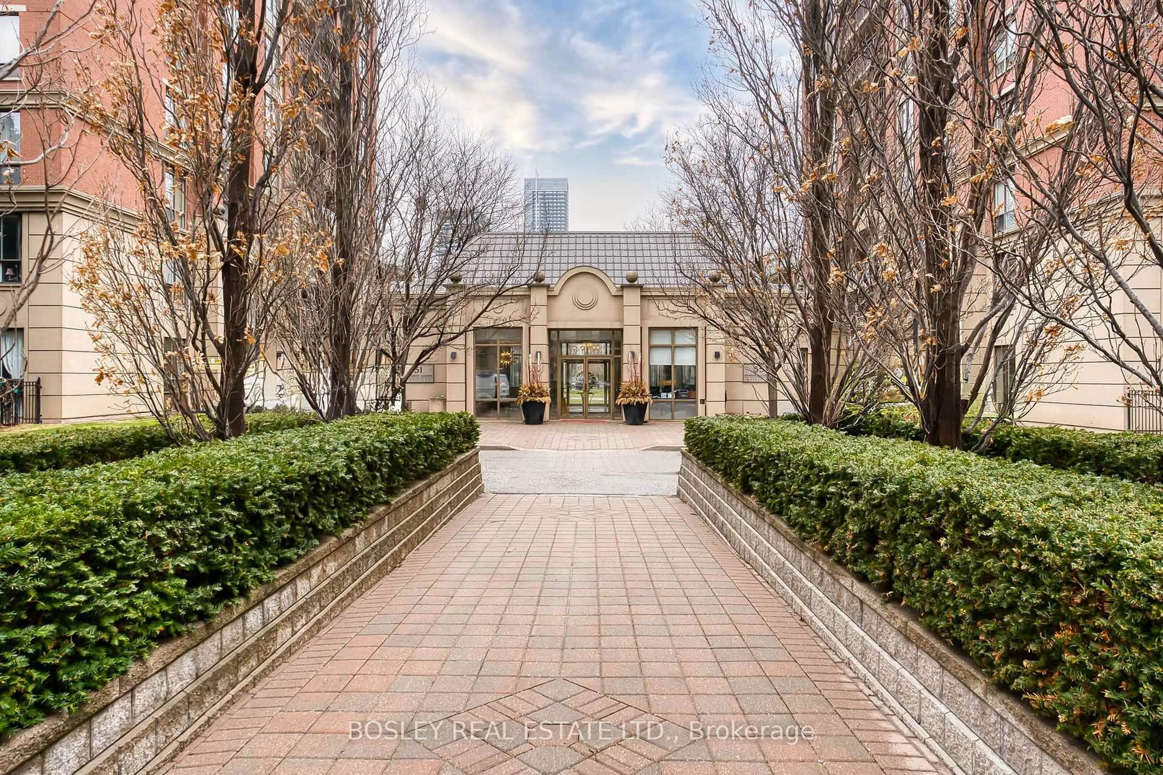Indoor foyer for 51 Harrison Garden Blvd #203, Toronto Ontario M2N 7G4