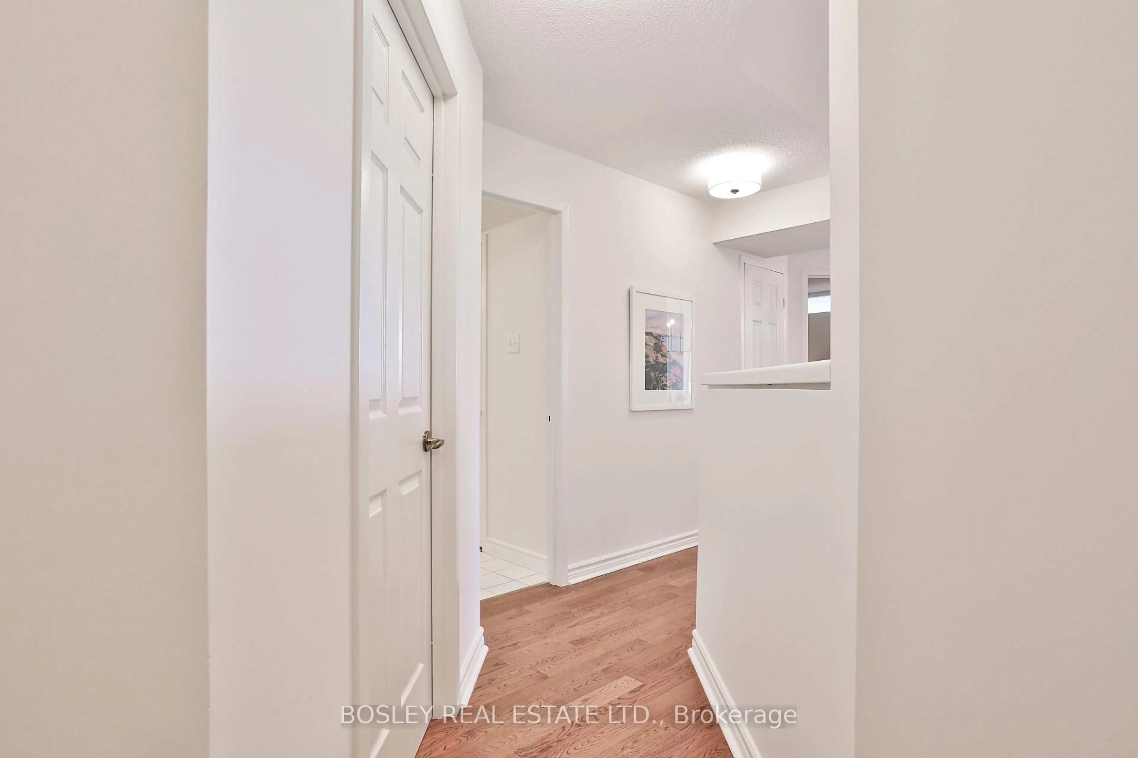 Indoor entryway for 356 McRae Dr #402, Toronto Ontario M4G 4G4