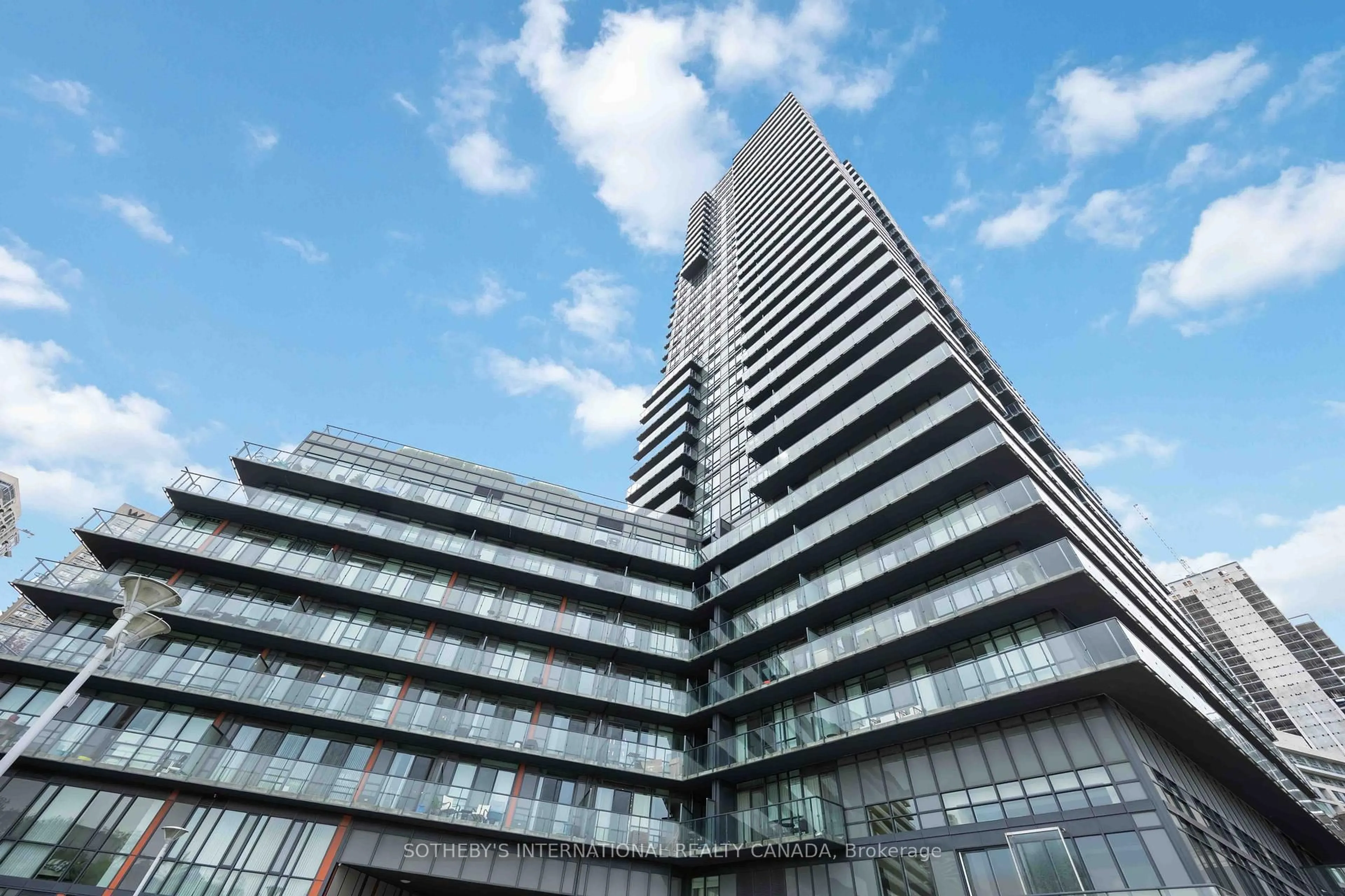 Indoor foyer for 825 Church St #510, Toronto Ontario M4W 3Z4