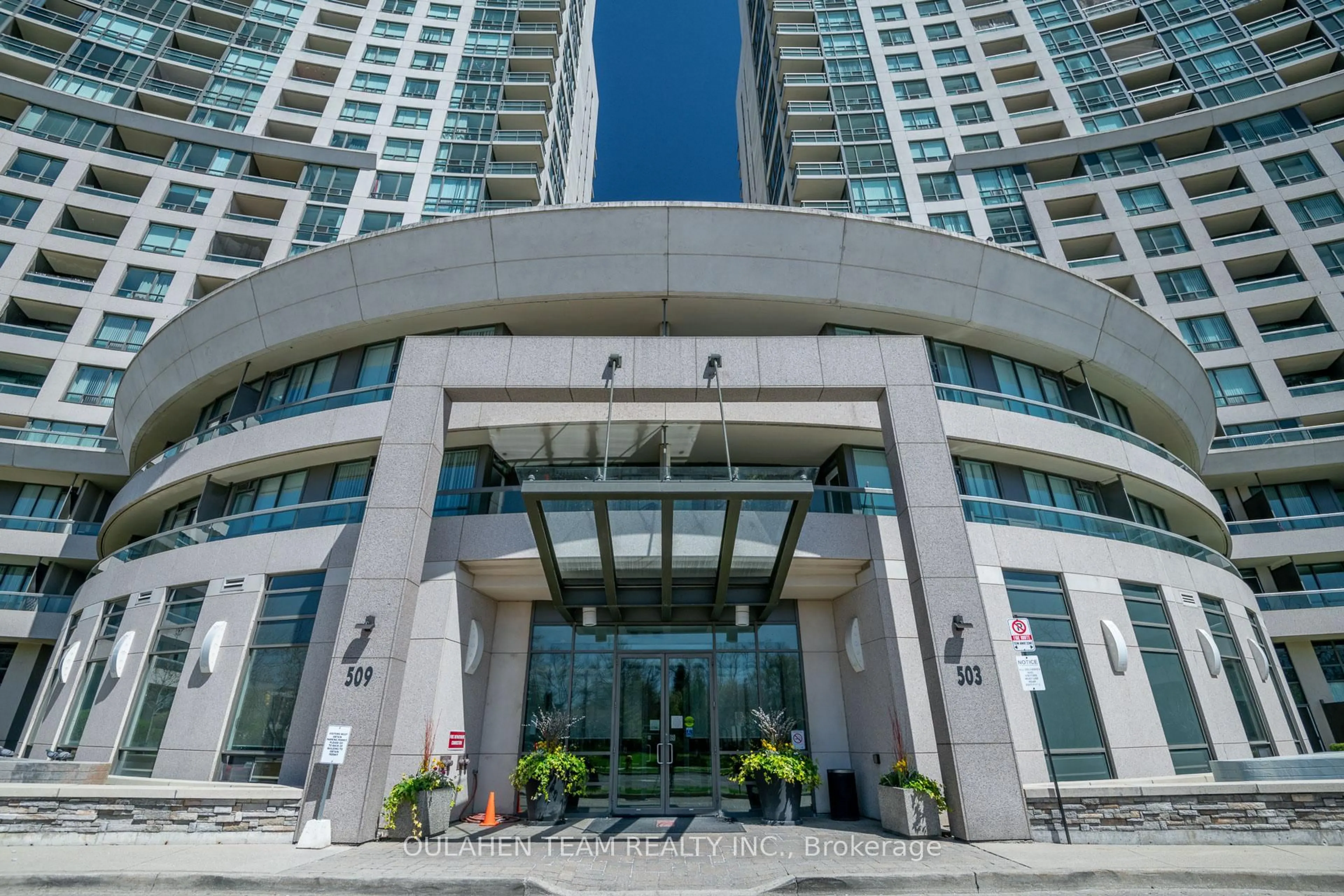 Indoor foyer for 509 Beecroft Rd #517, Toronto Ontario M2N 0A3
