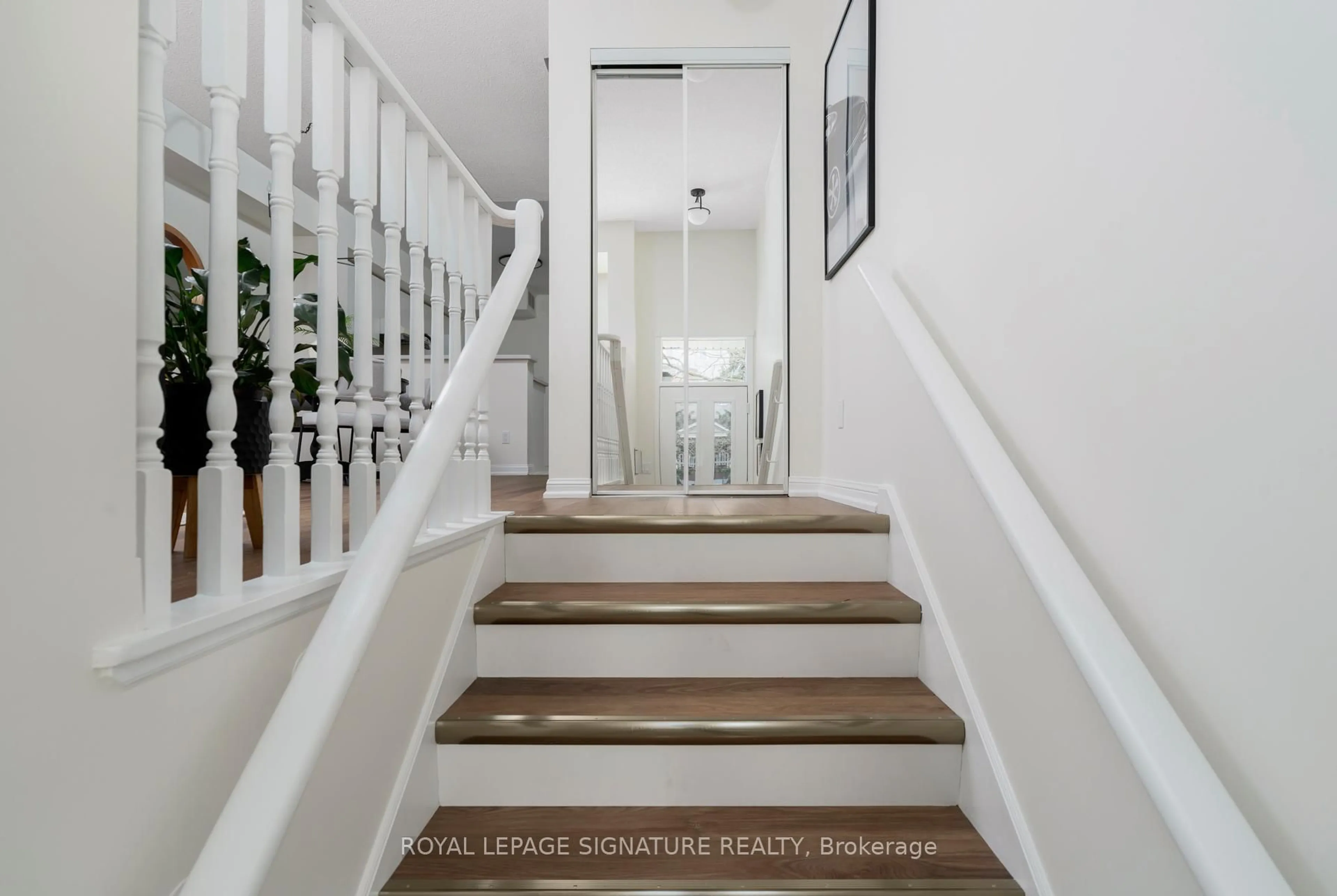 Indoor entryway for 617 Grandview Way, Toronto Ontario M2N 6V4