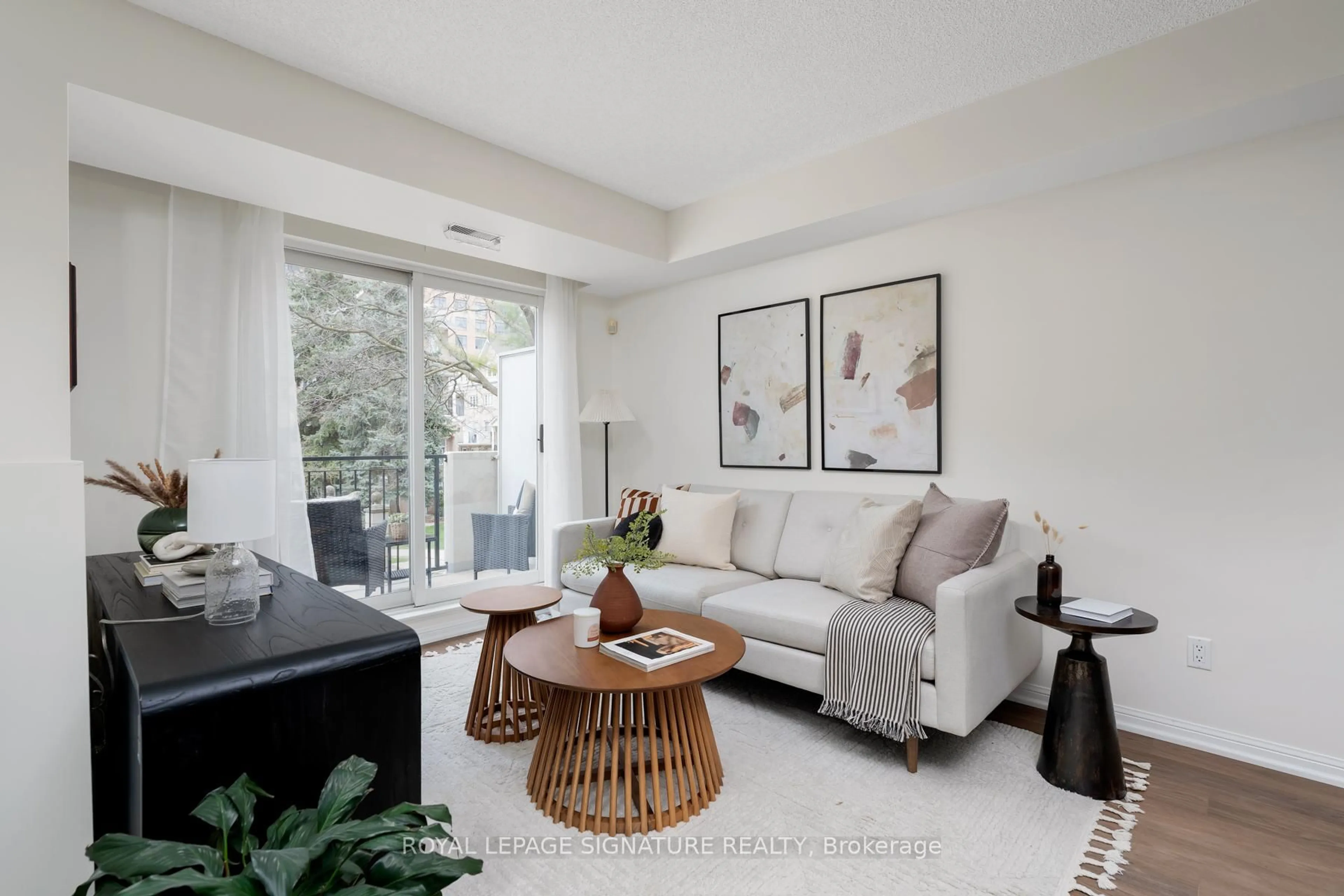 Living room with furniture, unknown for 617 Grandview Way, Toronto Ontario M2N 6V4