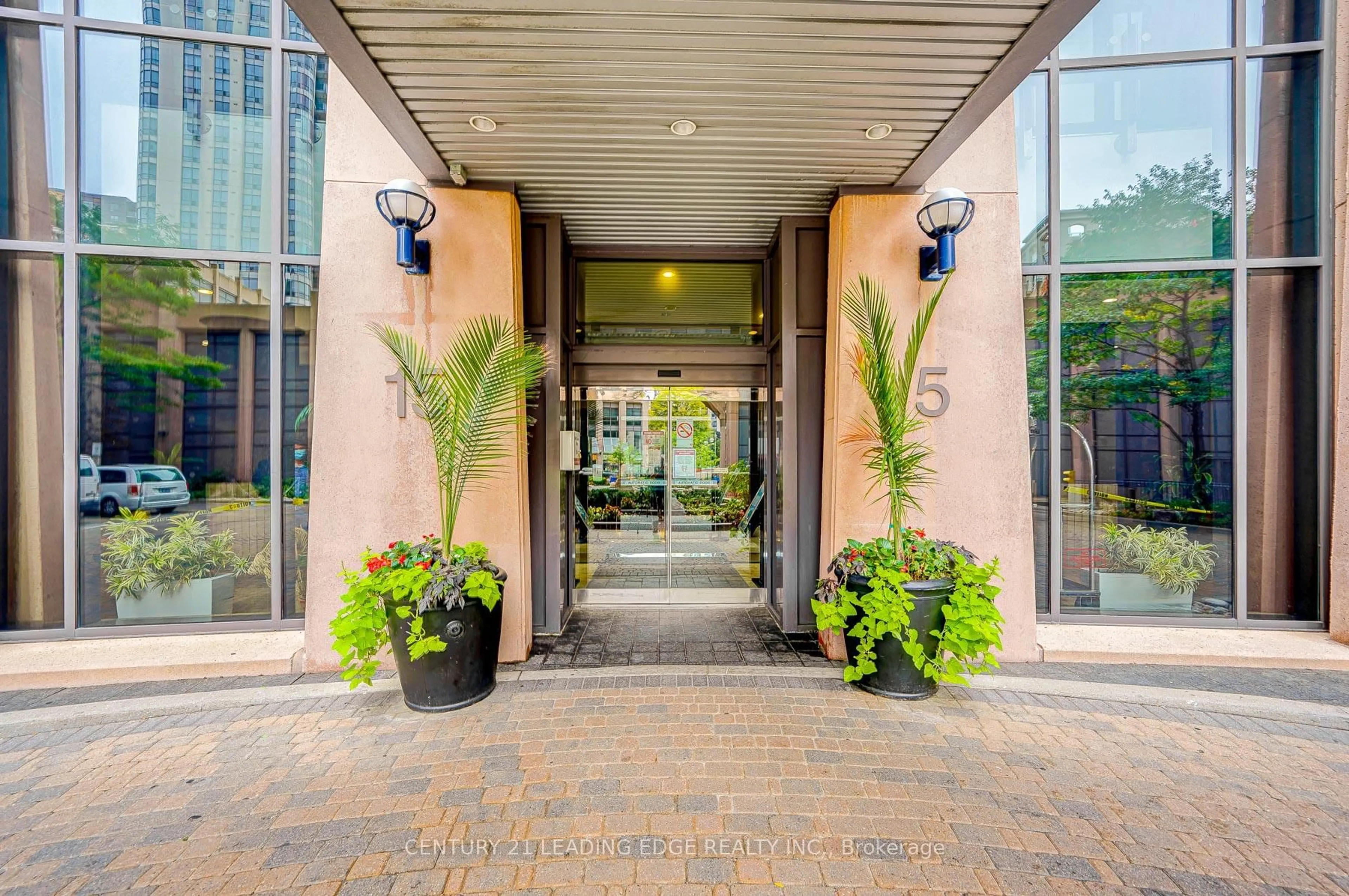 Indoor foyer for 15 Northtown Way #624, Toronto Ontario M2N 7A2
