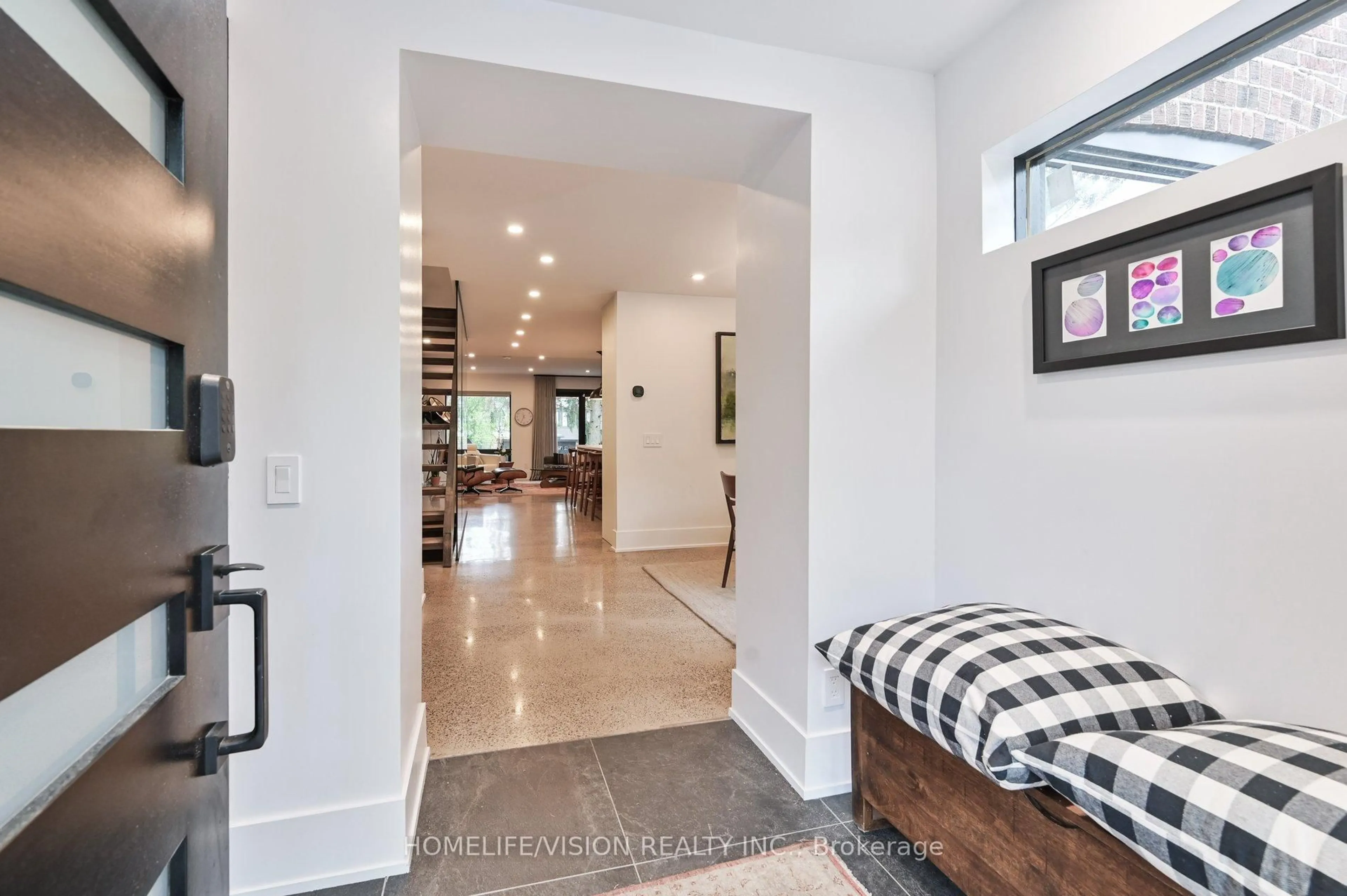 Indoor entryway for 385 Belsize Dr, Toronto Ontario M4S 1N3